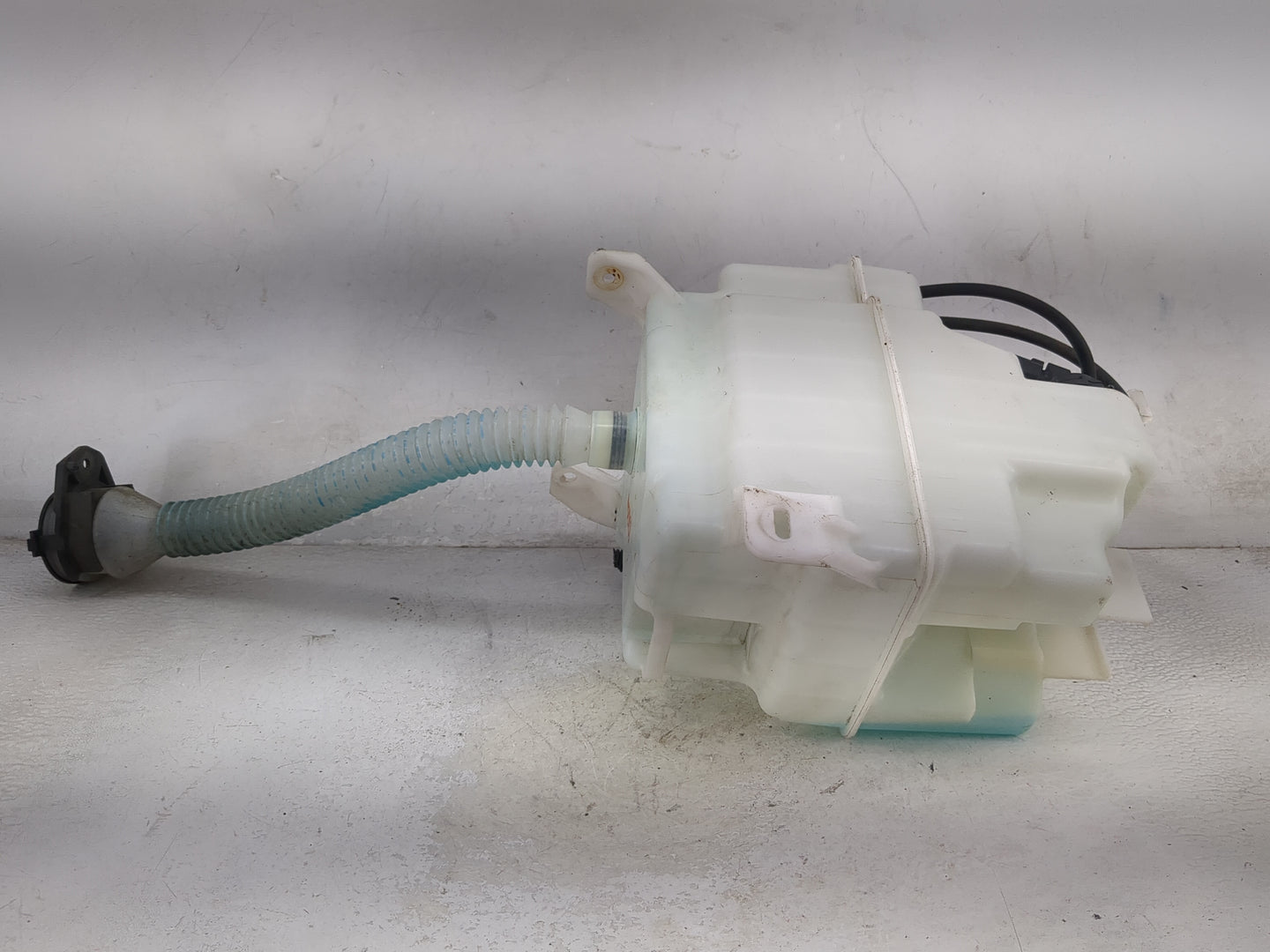 2008-2013 Toyota Highlander Windshield Washer Fluid Reservoir Bottle Oem 1473831 - Oemusedautoparts1.com