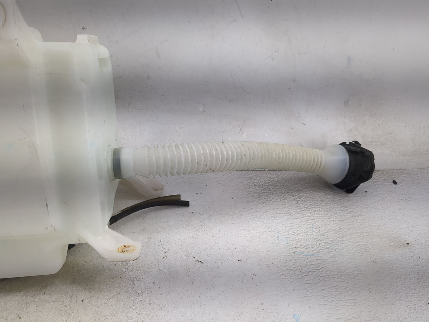 2008-2013 Toyota Highlander Windshield Washer Fluid Reservoir Bottle Oem - Oemusedautoparts1.com