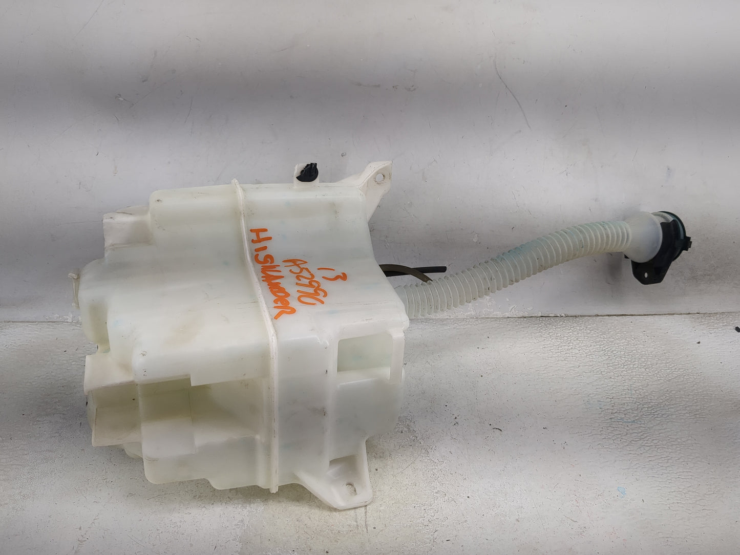 2008-2013 Toyota Highlander Windshield Washer Fluid Reservoir Bottle Oem - Oemusedautoparts1.com