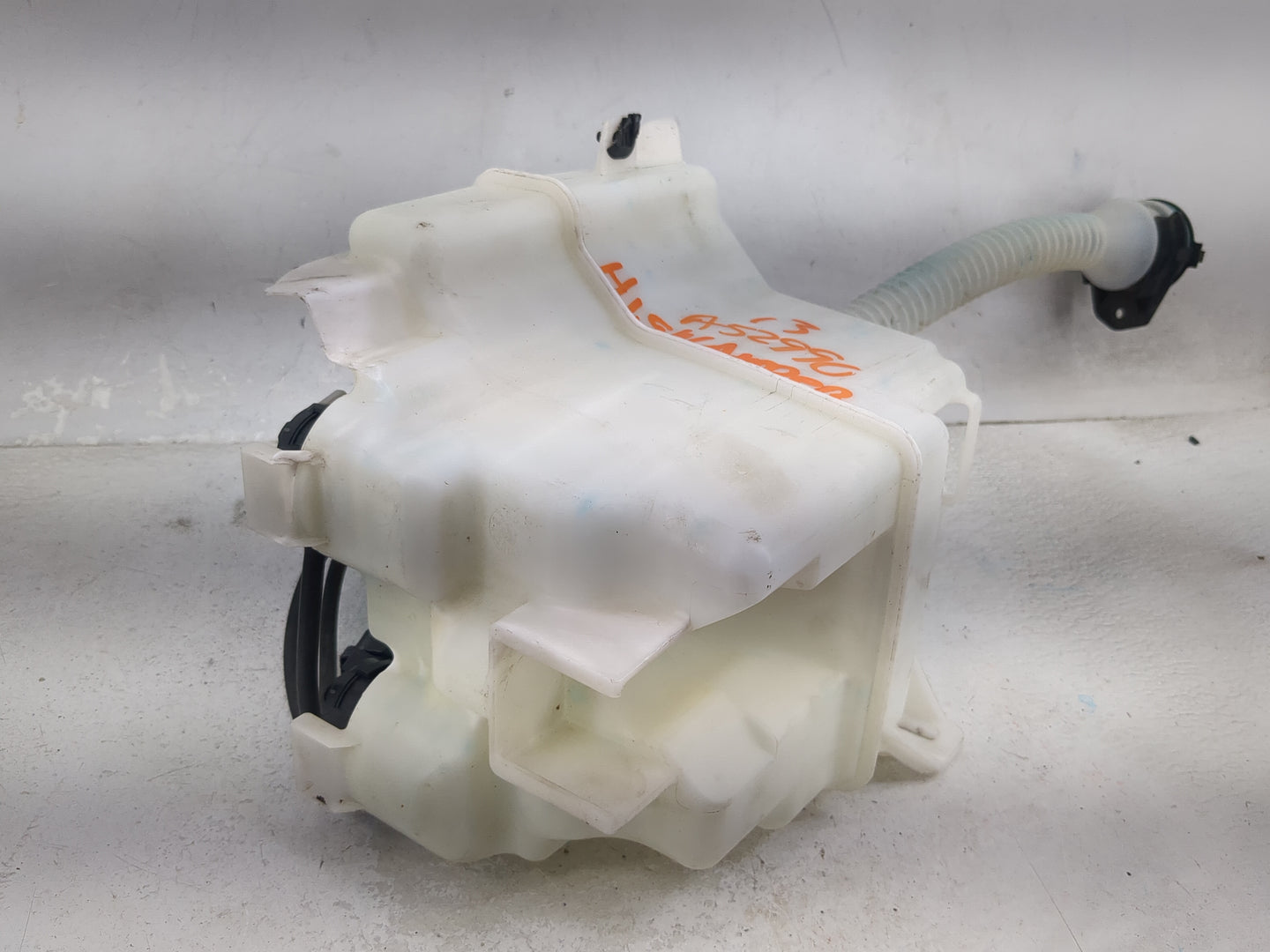 2008-2013 Toyota Highlander Windshield Washer Fluid Reservoir Bottle Oem - Oemusedautoparts1.com