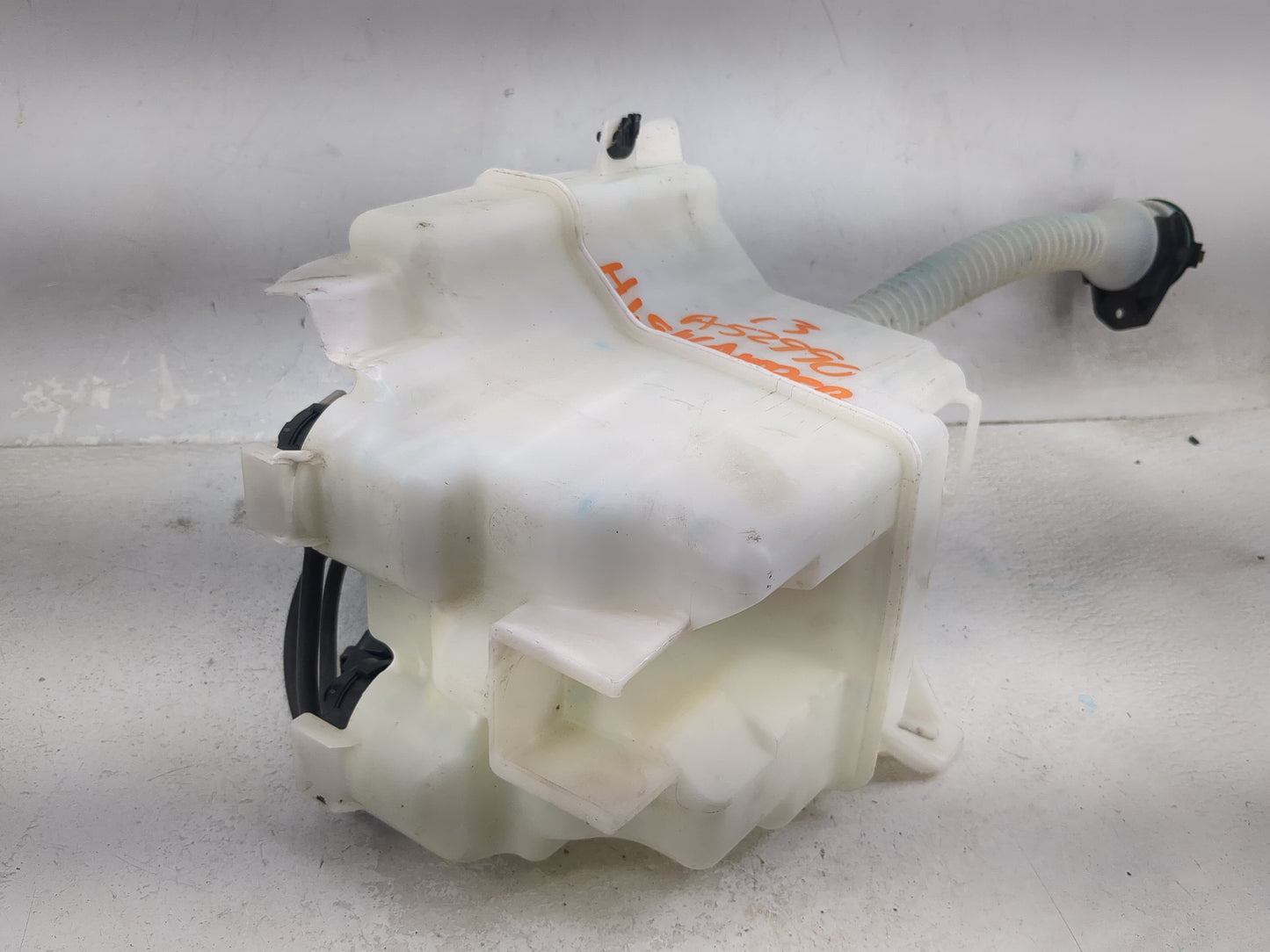 2008-2013 Toyota Highlander Windshield Washer Fluid Reservoir Bottle Oem - Oemusedautoparts1.com