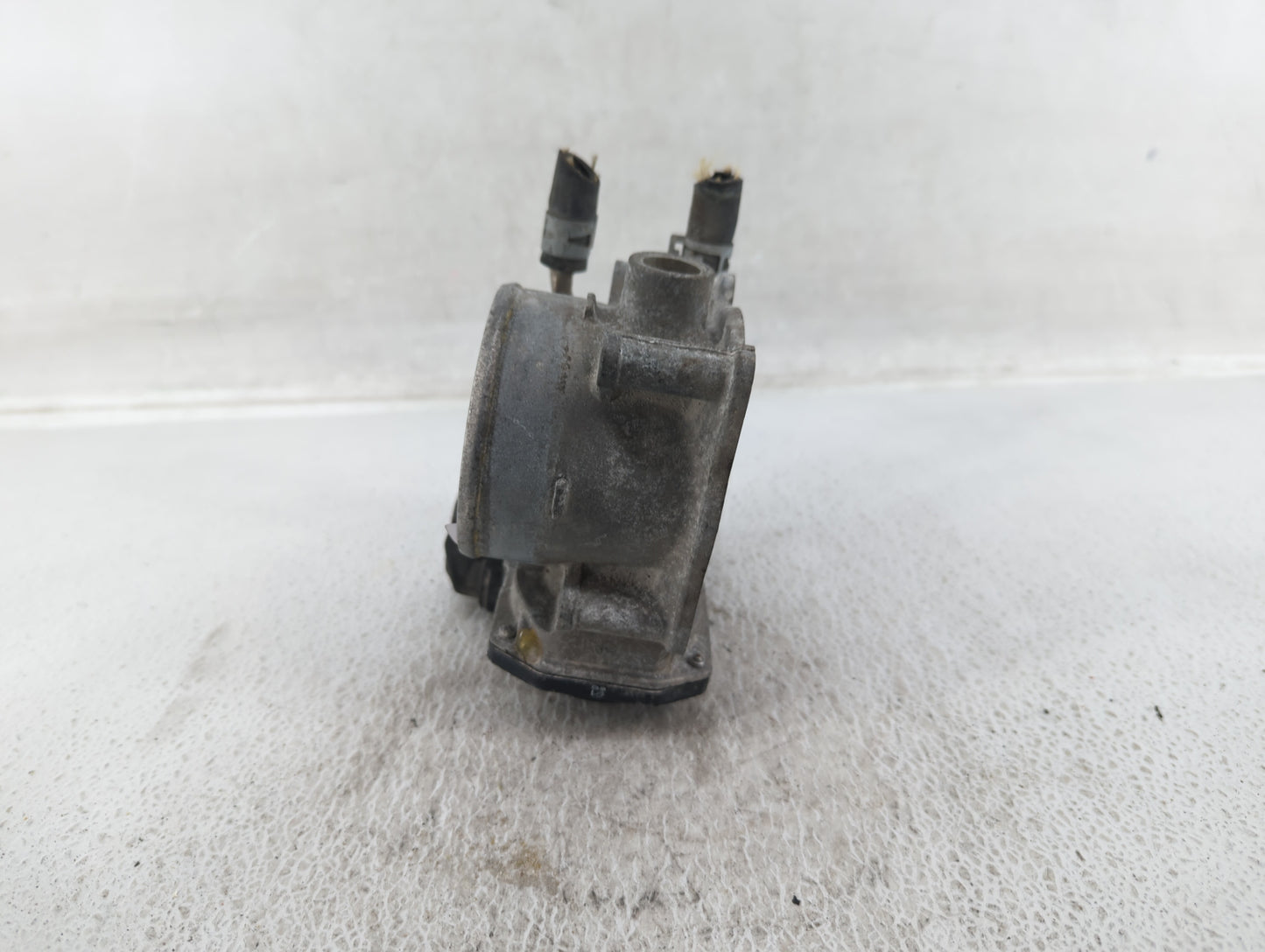 2008-2016 Toyota Highlander Throttle Body P/N:22030-0P050 Fits OEM Used Auto Parts - Oemusedautoparts1.com