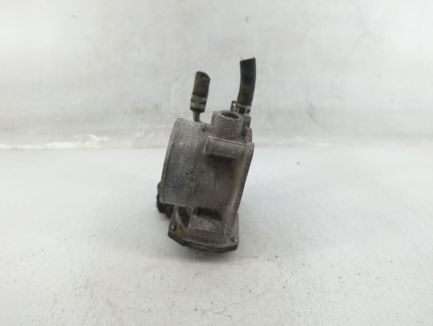 2008-2016 Toyota Highlander Throttle Body P/N:22030 0P050 Fits OEM Used Auto Parts - Oemusedautoparts1.com