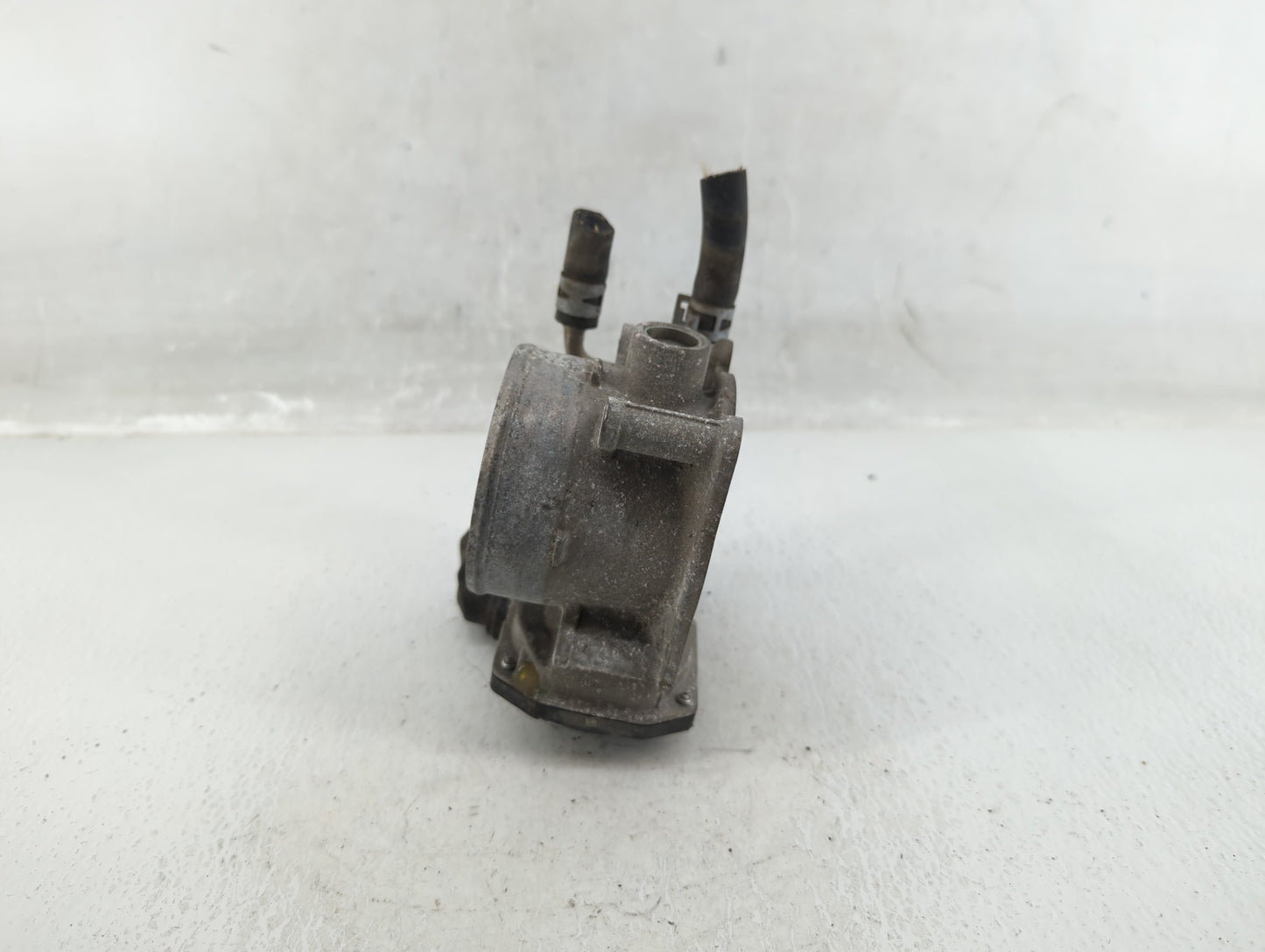 2008-2016 Toyota Highlander Throttle Body P/N:22030 0P050 Fits OEM Used Auto Parts - Oemusedautoparts1.com