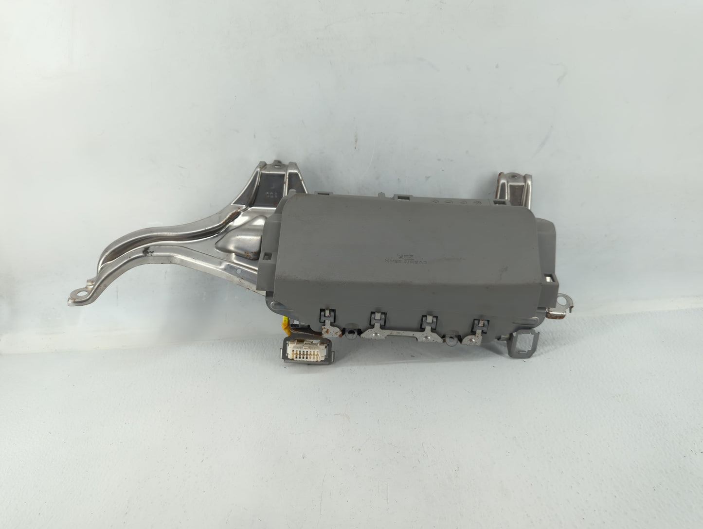 2008-2013 Toyota Highlander Air Bag Driver Left Knee OEM Fits Fits 2008 2009 2010 2011 2012 2013 OEM Used Auto Parts - Oemus