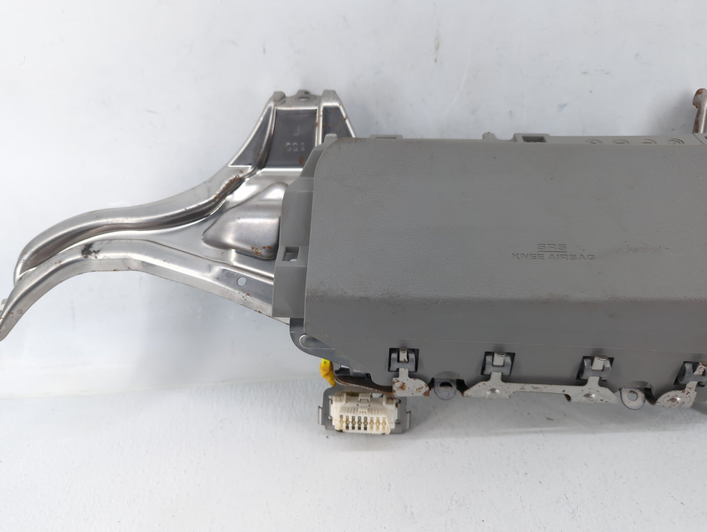 2008-2013 Toyota Highlander Air Bag Driver Left Knee OEM Fits Fits 2008 2009 2010 2011 2012 2013 OEM Used Auto Parts - Oemus