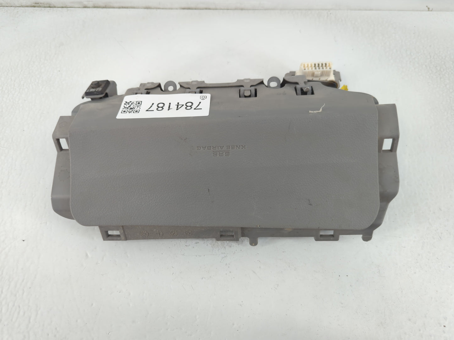 2011-2013 Toyota Highlander Air Bag Passenger Right Dashboard OEM P/N:403054713M85 Fits Fits 2011 2012 2013 OEM Used Auto Pa