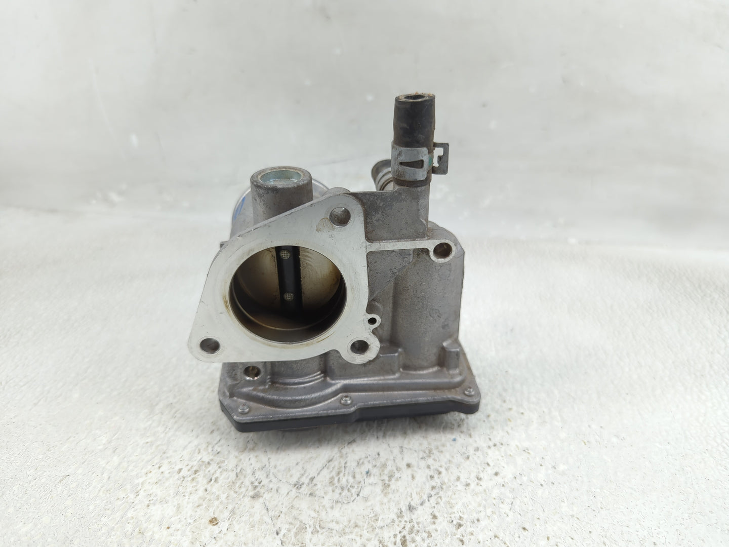 2012-2019 Toyota Prius Throttle Body P/N:22030-47040 Fits Fits 2012 2013 2014 2015 2016 2017 2018 2019 OEM Used Auto Parts -