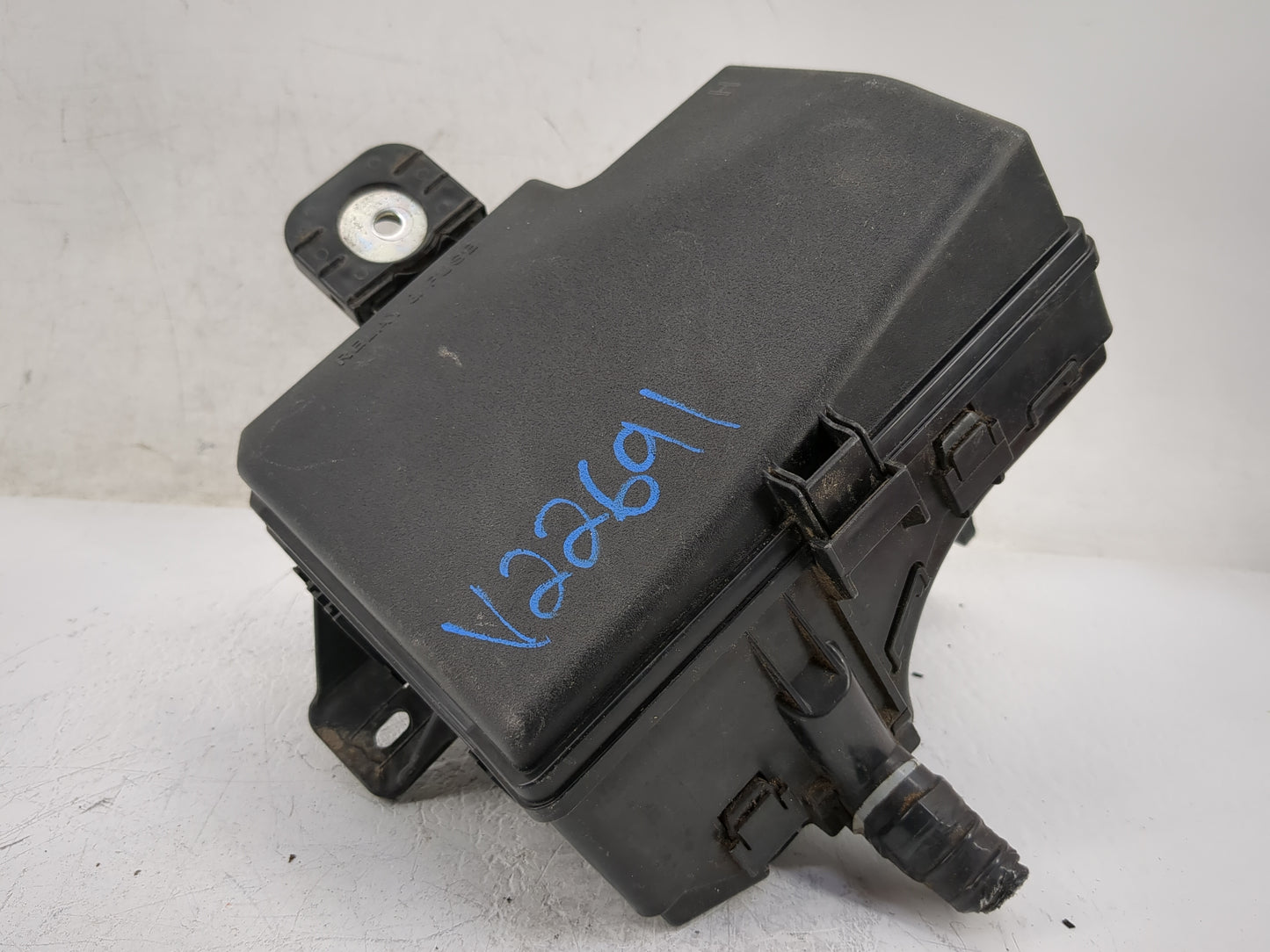 2013-2019 Toyota Prius Fusebox Fuse Box Panel Relay Module Fits Fits 2013 2014 2015 2016 2017 2018 2019 OEM Used Auto Parts 