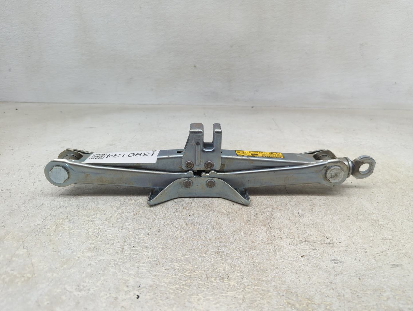 2013 Toyota Prius Spare Scissor Car Jack - Oemusedautoparts1.com