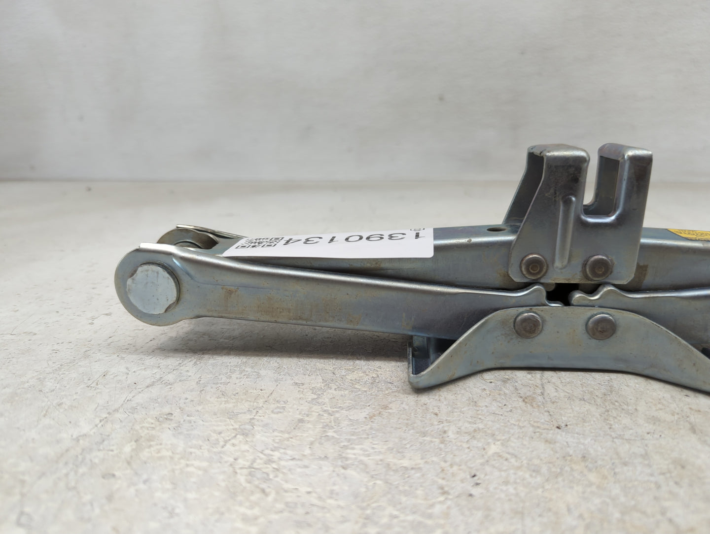 2013 Toyota Prius Spare Scissor Car Jack - Oemusedautoparts1.com