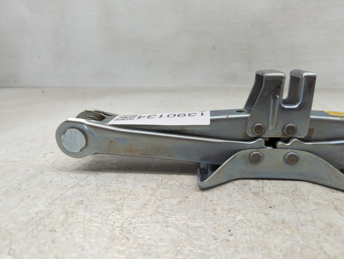 2013 Toyota Prius Spare Scissor Car Jack - Oemusedautoparts1.com