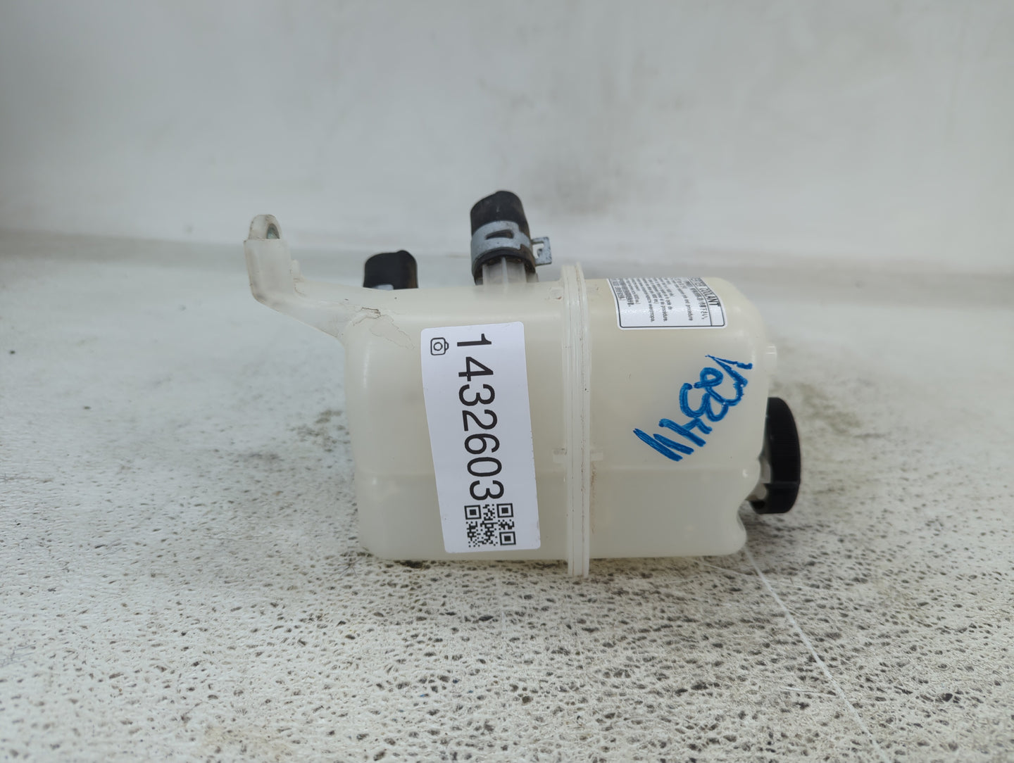 2012-2015 Toyota Prius Windshield Washer Fluid Reservoir Bottle Oem 1432603 - Oemusedautoparts1.com