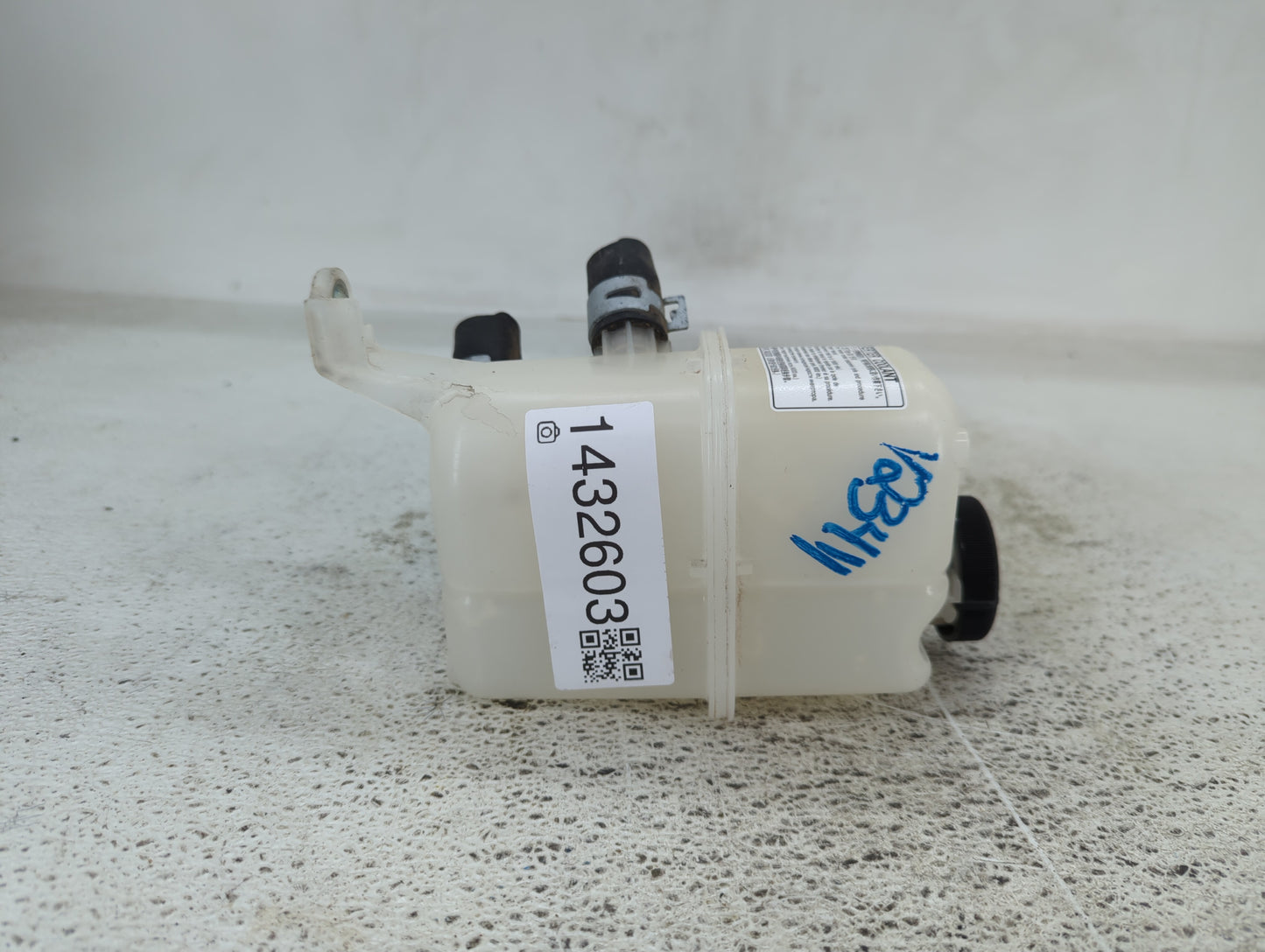 2012-2015 Toyota Prius Windshield Washer Fluid Reservoir Bottle Oem 1432603 - Oemusedautoparts1.com