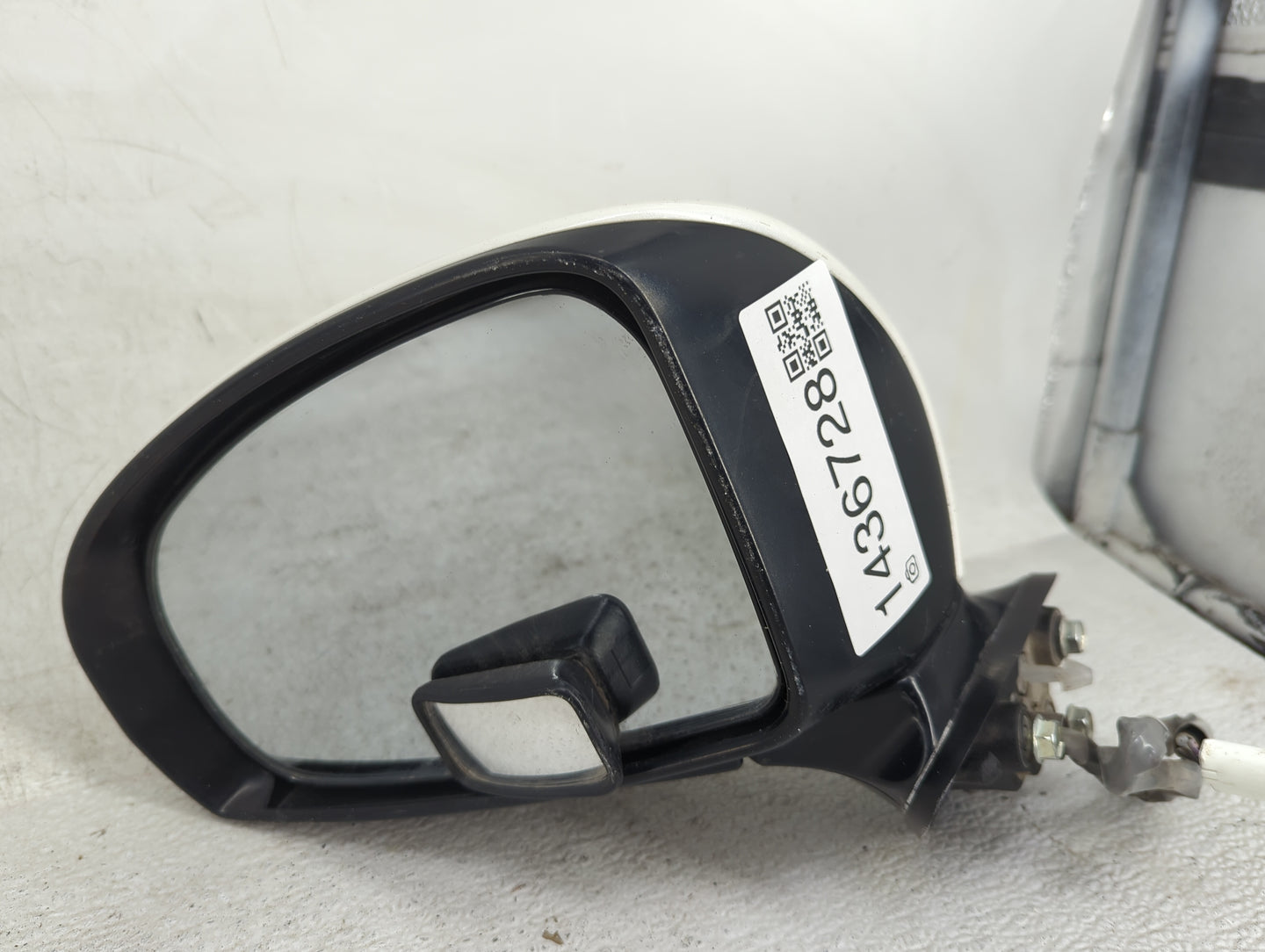2010-2015 Toyota Prius Driver Side View Mirror - Left Door Mirror OEM Used - Oemusedautoparts1.com