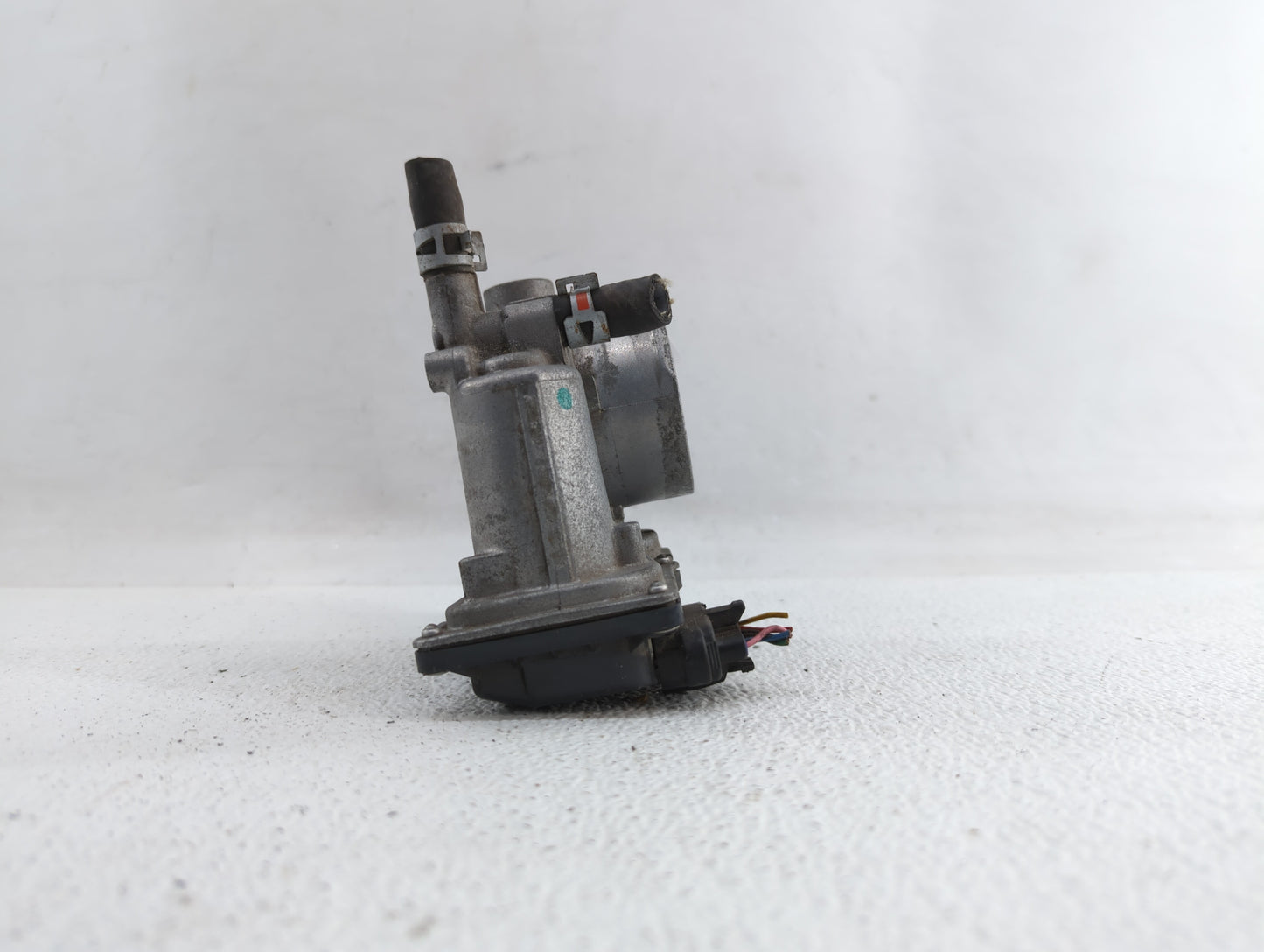 2010-2018 Toyota Prius Throttle Body P/N:22030-37060 Fits Fits 2010 2011 2012 2013 2014 2015 2016 2017 2018 OEM Used Auto Pa
