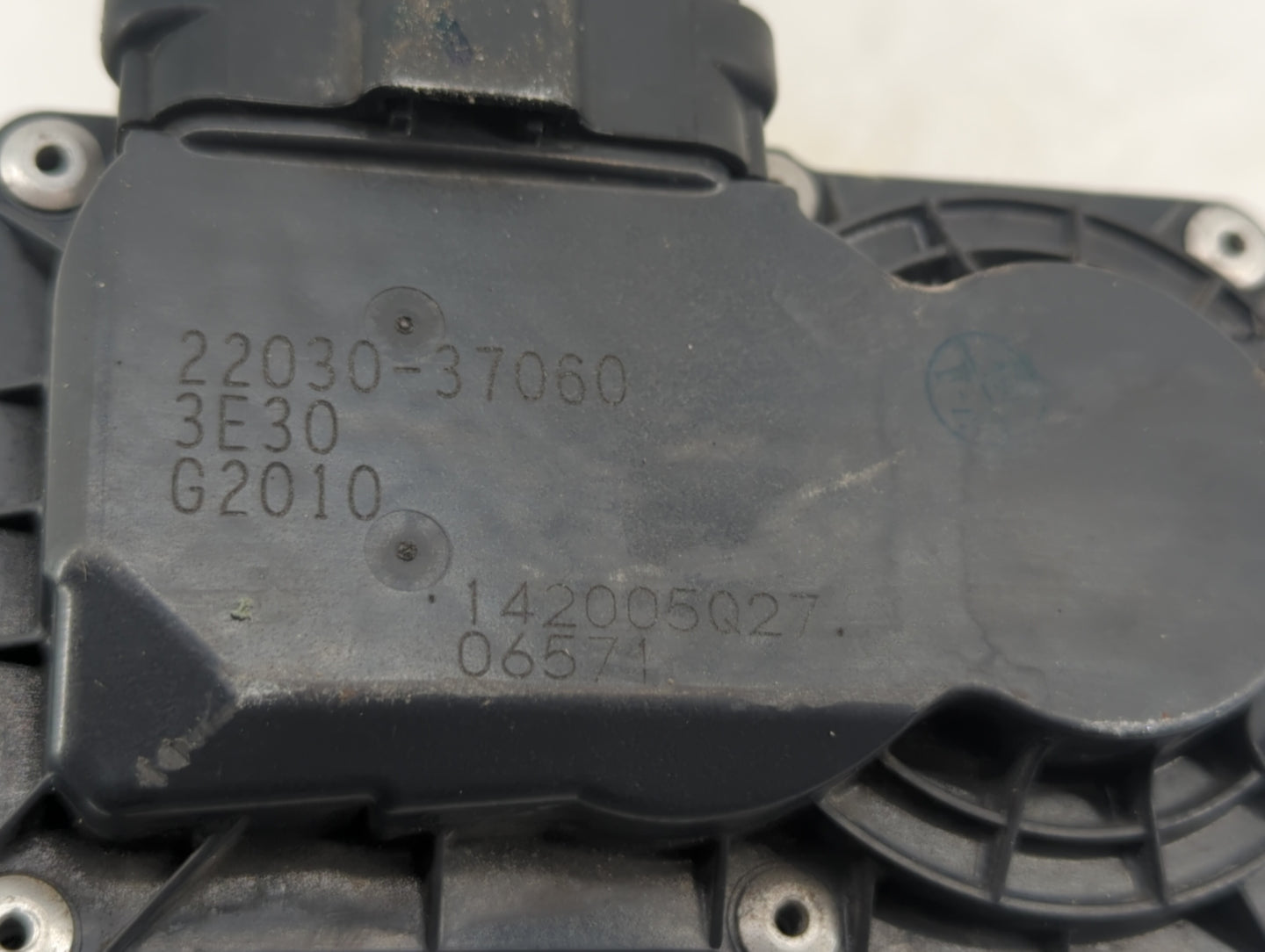 2012-2018 Toyota Prius V Throttle Body P/N:22030-37060 Fits Fits 2010 2011 2012 2013 2014 2015 2016 2017 2018 OEM Used Auto 