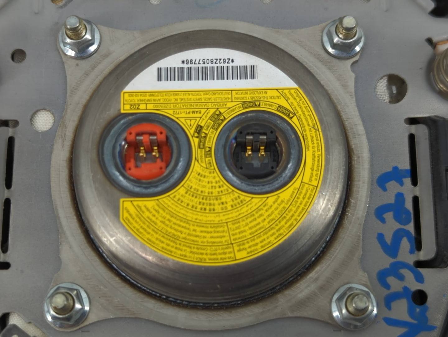 2013 Toyota Rav4 Air Bag Driver Left Steering Wheel Mounted Fits OEM Used Auto Parts - Oemusedautoparts1.com