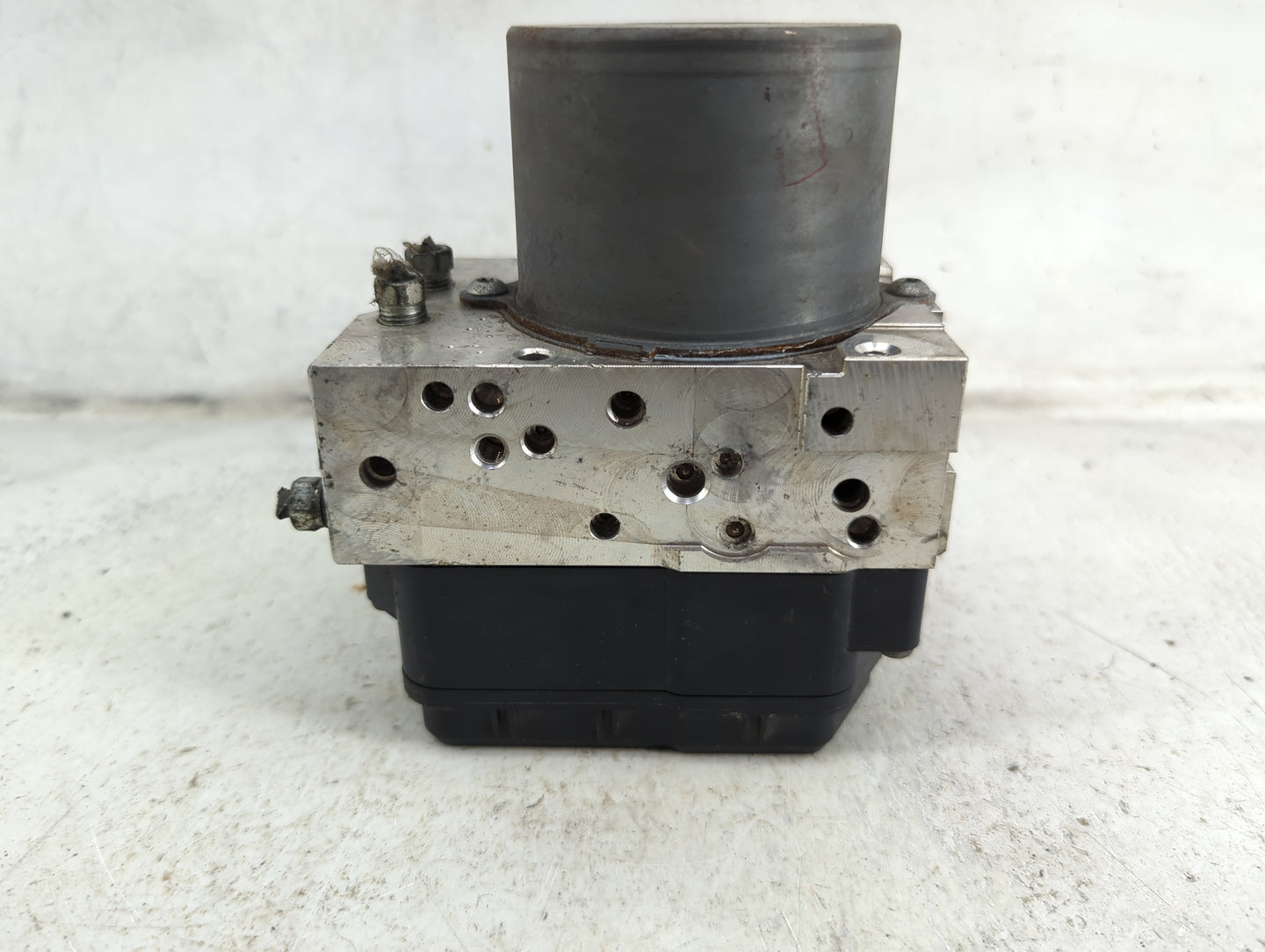 2013-2014 Toyota Rav4 ABS Pump Control Module Replacement Fits Fits 2013 2014 OEM Used Auto Parts - Oemusedautoparts1.com