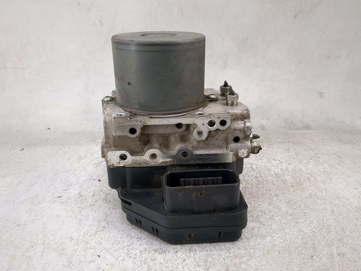 2013-2014 Toyota Rav4 ABS Pump Control Module Replacement P/N:44540-42280 133800-0720 Fits Fits 2013 2014 OEM Used Auto Part
