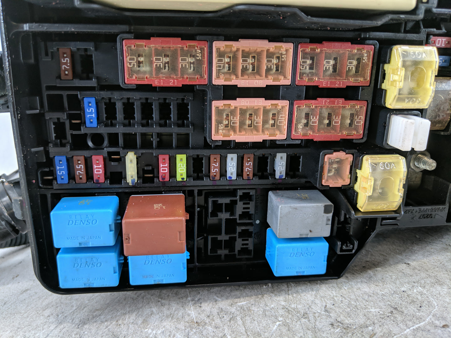 2011-2016 Toyota Sienna Fusebox Fuse Box Panel Relay Module P/N:82641-08030 Fits Fits 2011 2012 2013 2014 2015 2016 OEM Used