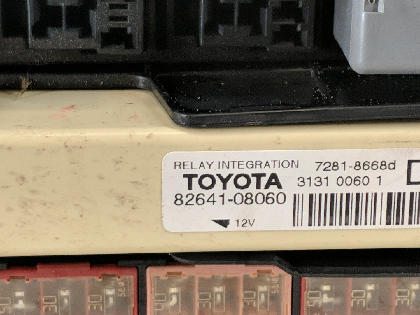 2011-2016 Toyota Sienna Fusebox Fuse Box Panel Relay Module P/N:82641-08030 Fits Fits 2011 2012 2013 2014 2015 2016 OEM Used