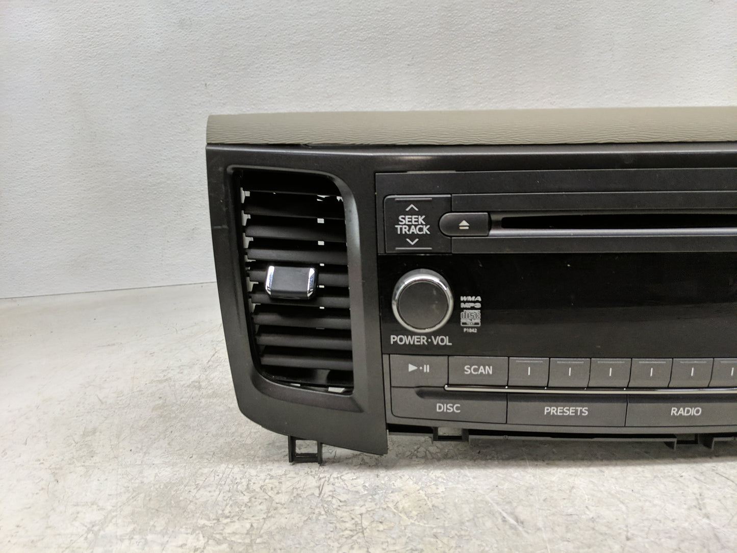2011-2014 Toyota Sienna Radio AM FM Cd Player Receiver Replacement P/N:86120-08270 Fits Fits 2011 2012 2013 2014 OEM Used Au