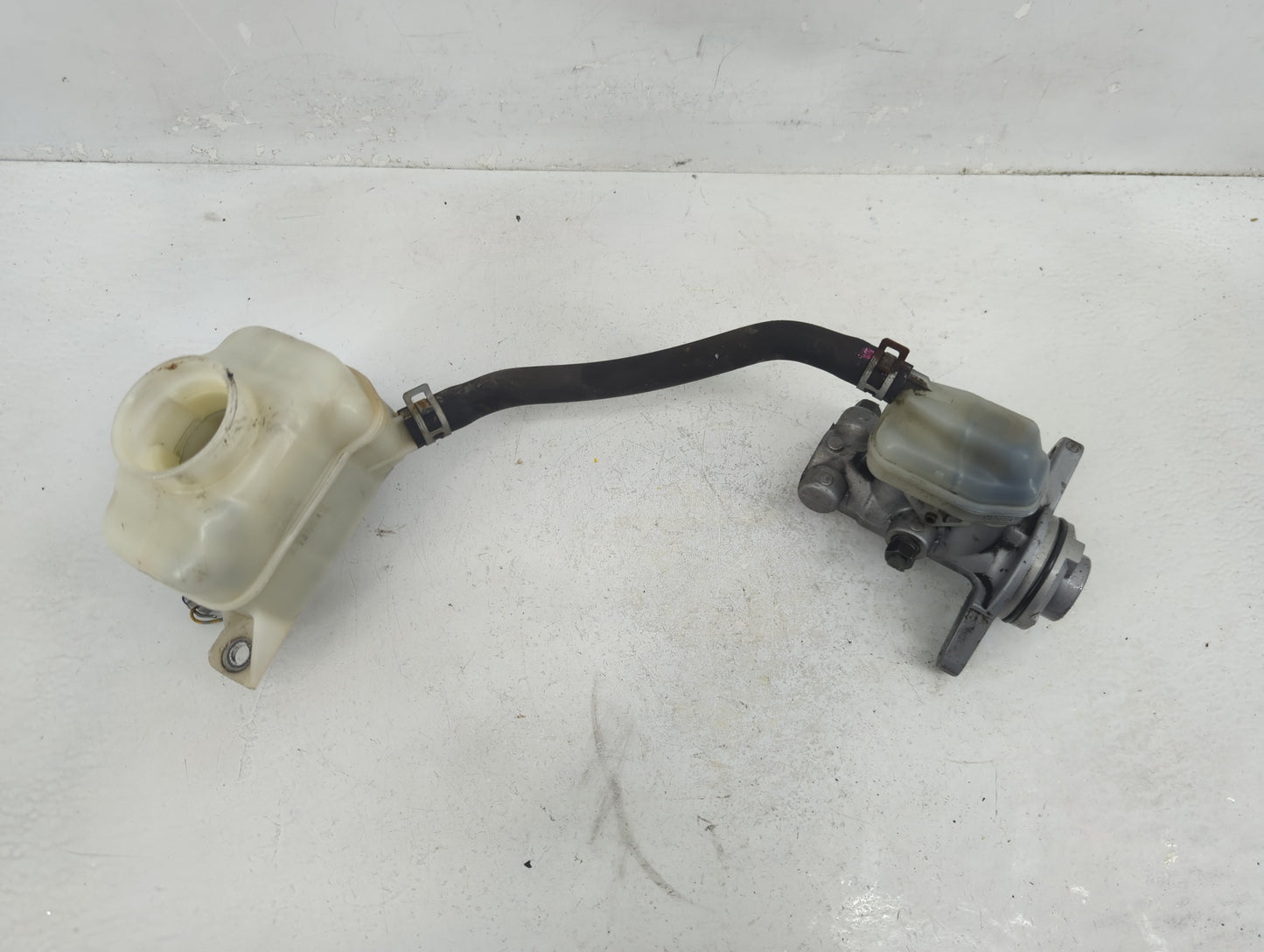 Toyota Sienna Power Brake Booster Oem 1375908 - Oemusedautoparts1.com