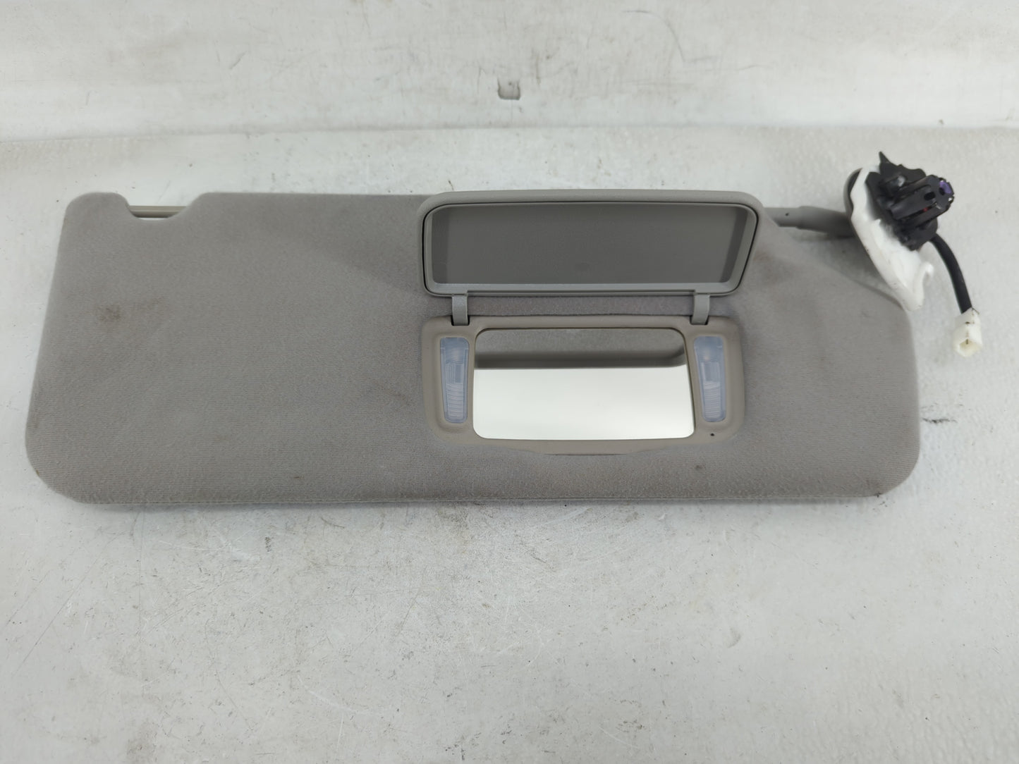2011-2014 Toyota Sienna Sun Visor Shade Replacement Passenger Right Mirror Fits Fits 2011 2012 2013 2014 OEM Used Auto Parts