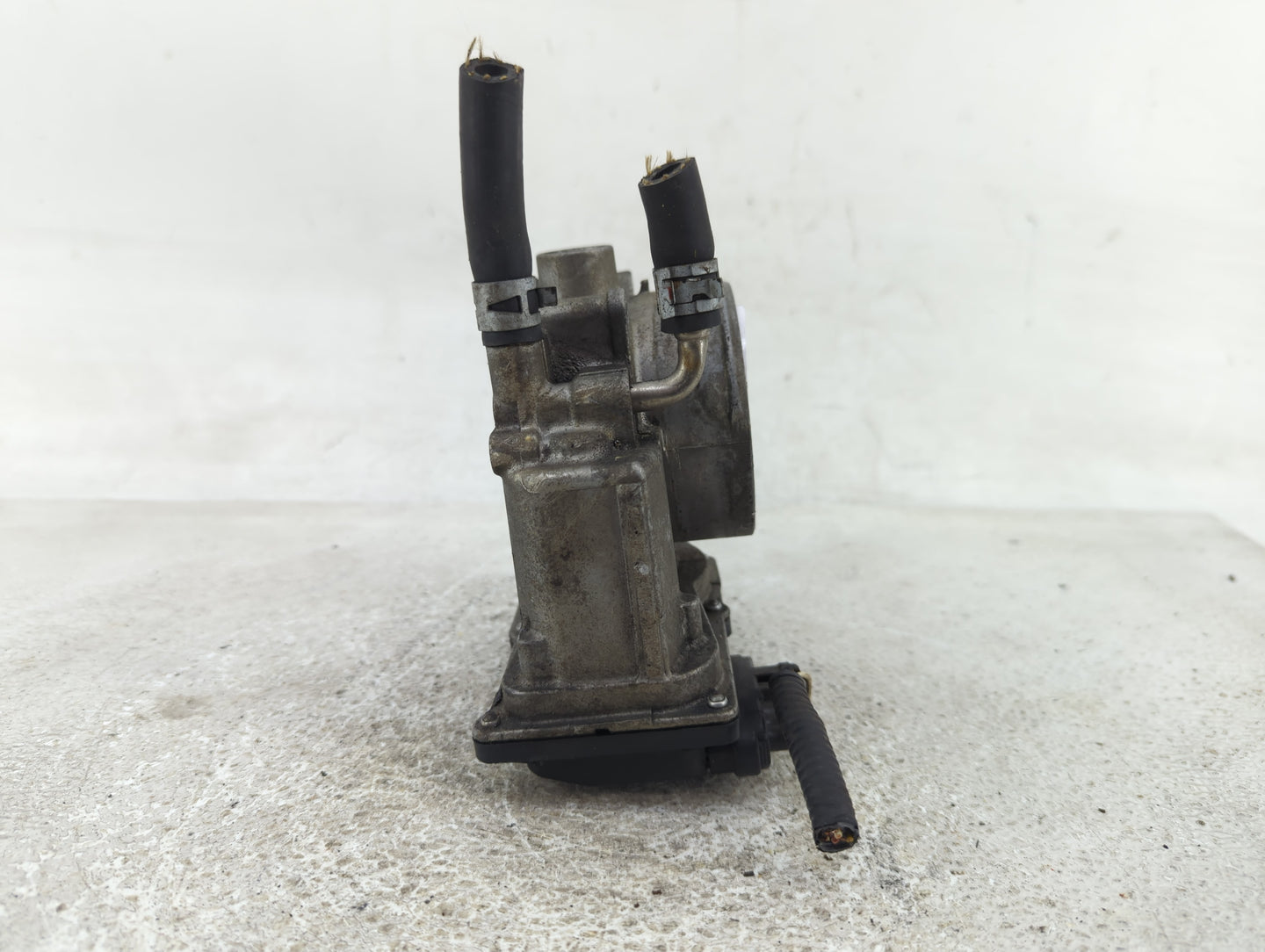 2007-2016 Toyota Sienna Throttle Body P/N:22030-0P050 Fits OEM Used Auto Parts - Oemusedautoparts1.com