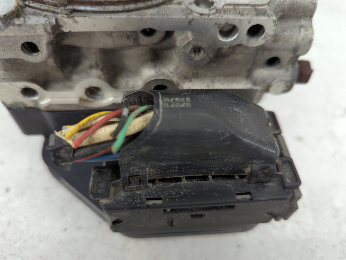 2012-2014 Toyota Sienna ABS Pump Control Module Replacement Fits Fits 2012 2013 2014 OEM Used Auto Parts - Oemusedautoparts1
