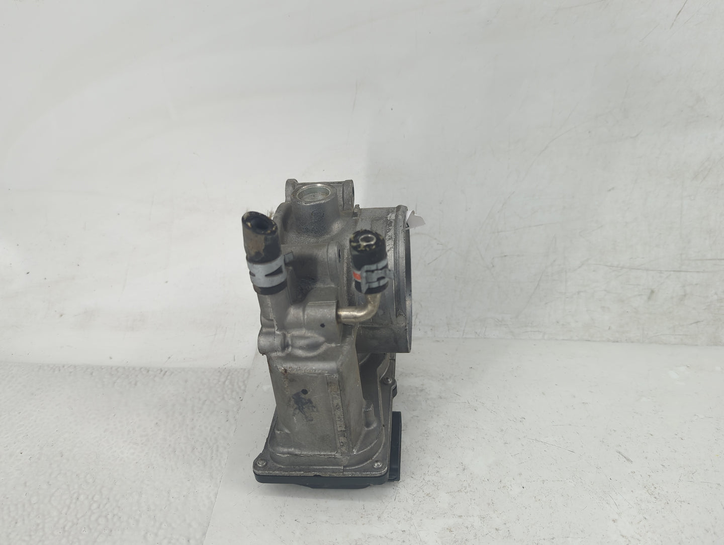 2007-2016 Toyota Sienna Throttle Body P/N:22030-0P050 Fits OEM Used Auto Parts - Oemusedautoparts1.com