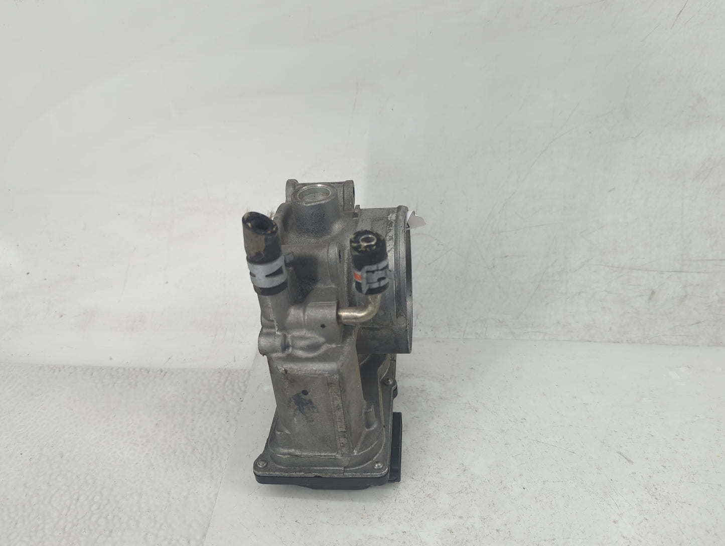 2007-2016 Toyota Sienna Throttle Body P/N:22030-0P050 Fits OEM Used Auto Parts - Oemusedautoparts1.com