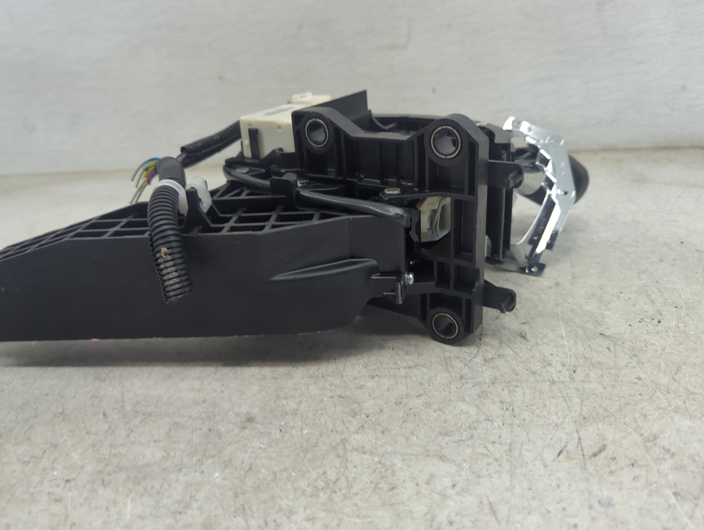2013 Toyota Sienna Floor Console Assembly Shifter - Oemusedautoparts1.com