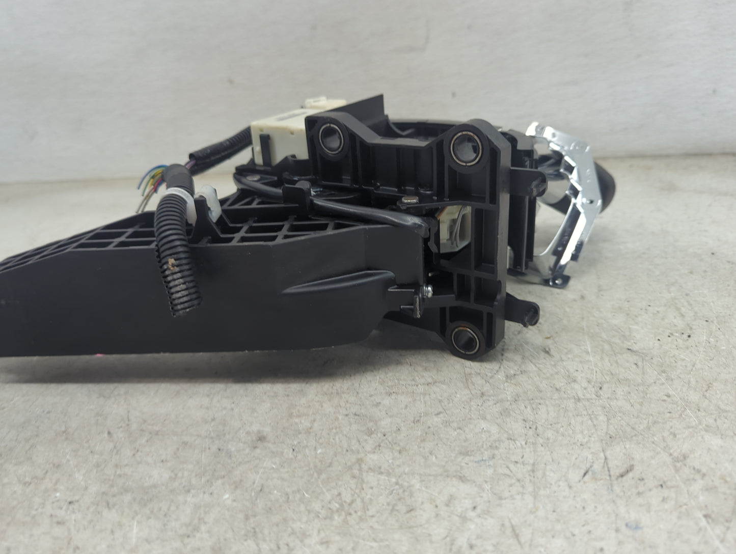 2013 Toyota Sienna Floor Console Assembly Shifter - Oemusedautoparts1.com