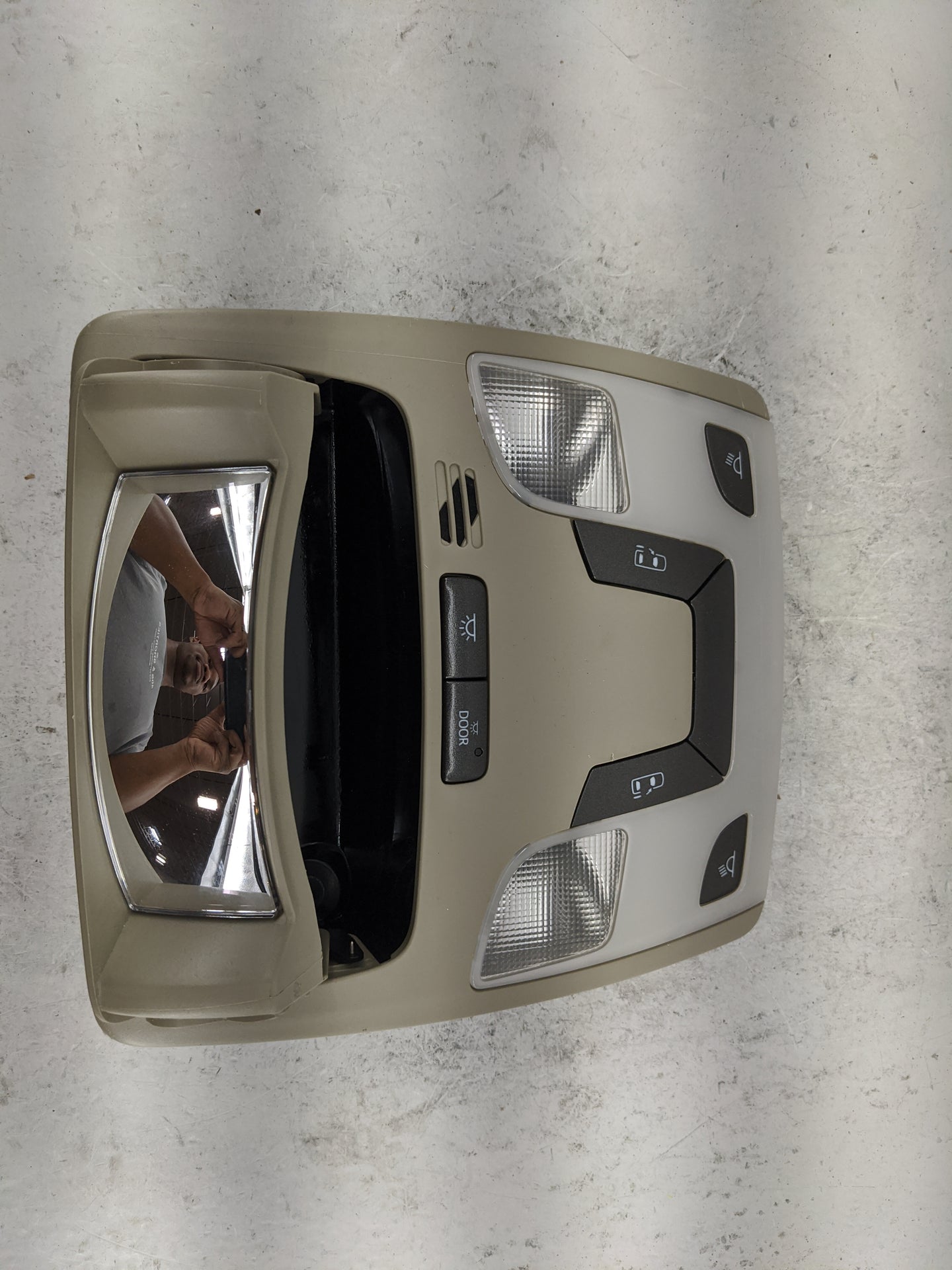 2013 Toyota Sienna Overhead Roof Console Tan 1483203 - Oemusedautoparts1.com