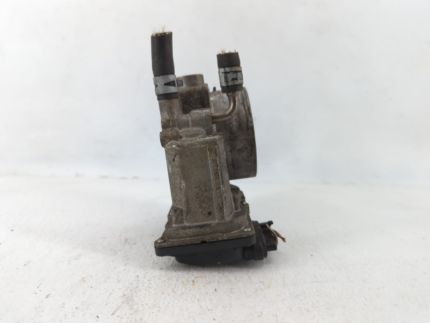 2007-2016 Toyota Sienna Throttle Body P/N:22030-0P050 Fits OEM Used Auto Parts - Oemusedautoparts1.com