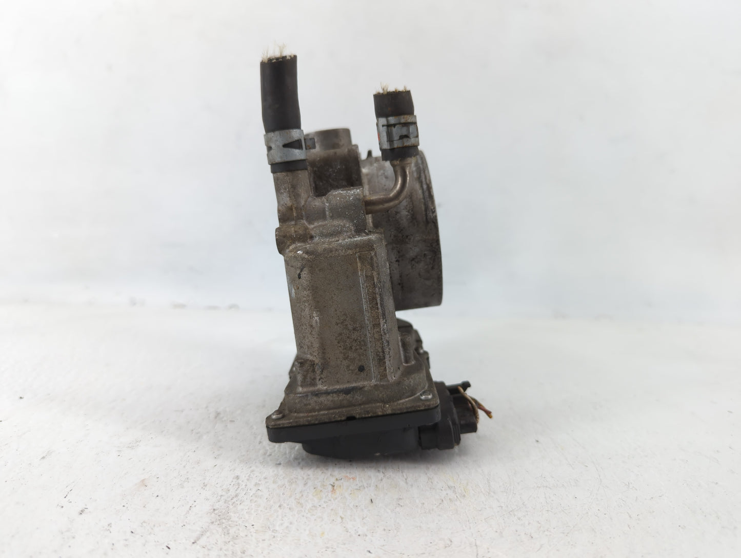 2007-2016 Toyota Sienna Throttle Body P/N:22030-0P050 Fits OEM Used Auto Parts - Oemusedautoparts1.com