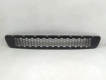 2011-2017 Toyota Sienna Front Grille Bumper Not Included - Oemusedautoparts1.com