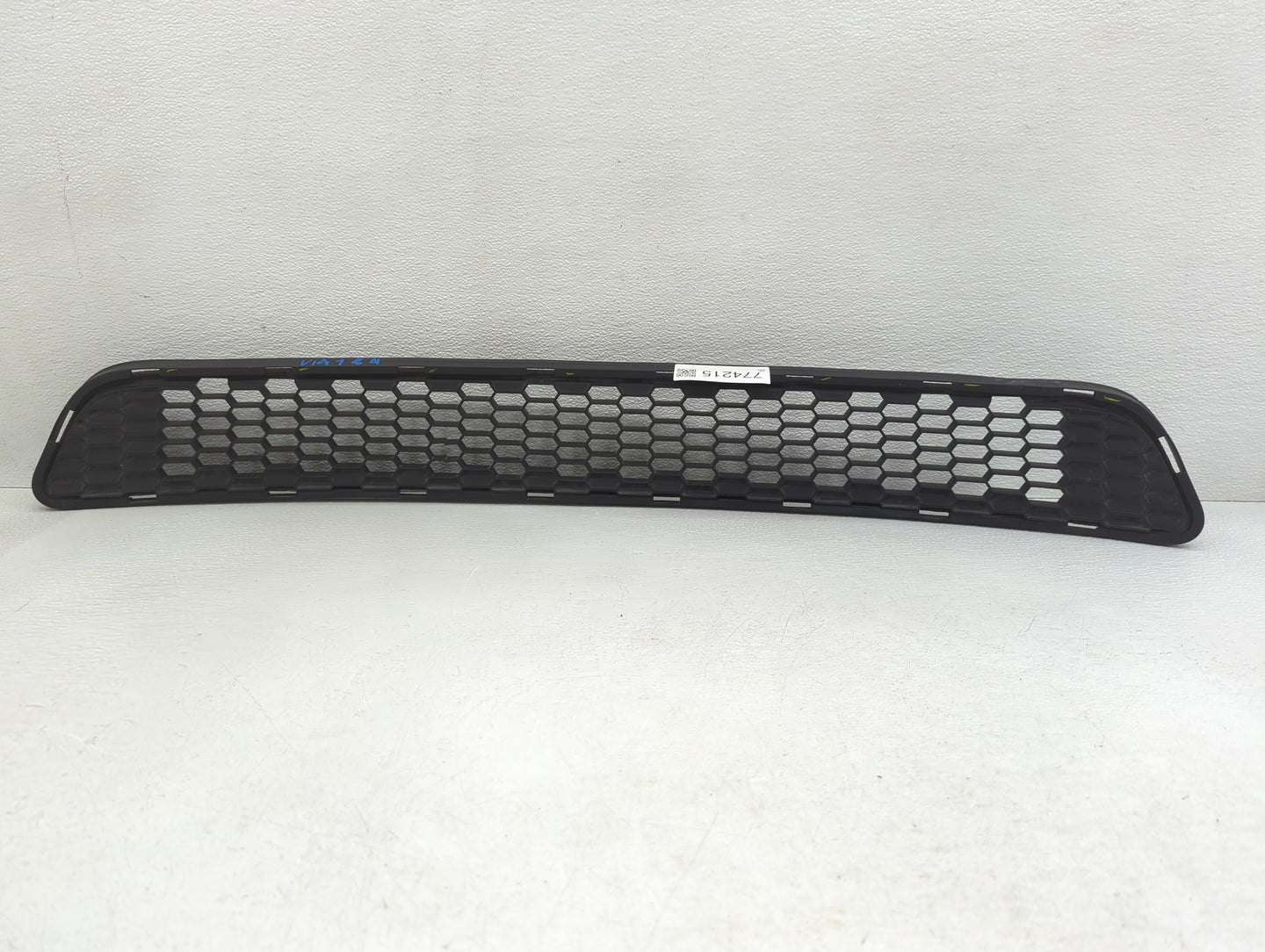 2011-2017 Toyota Sienna Front Grille Bumper Not Included - Oemusedautoparts1.com