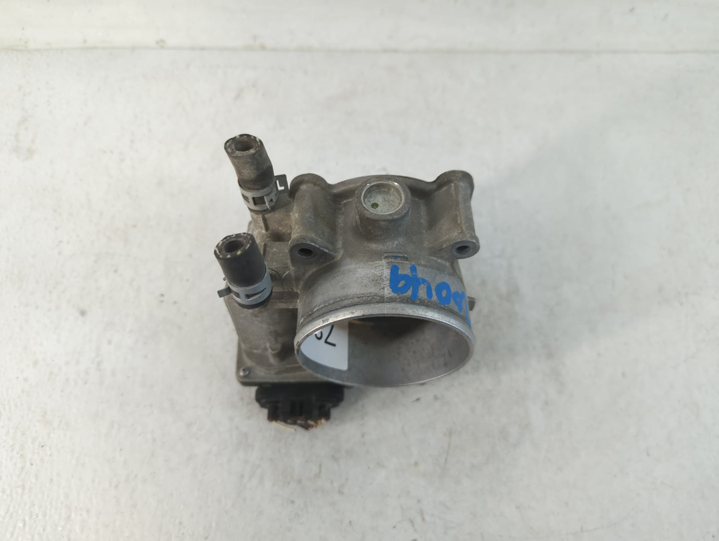 2007-2016 Toyota Sienna Throttle Body P/N:22030-0P050 Fits OEM Used Auto Parts - Oemusedautoparts1.com