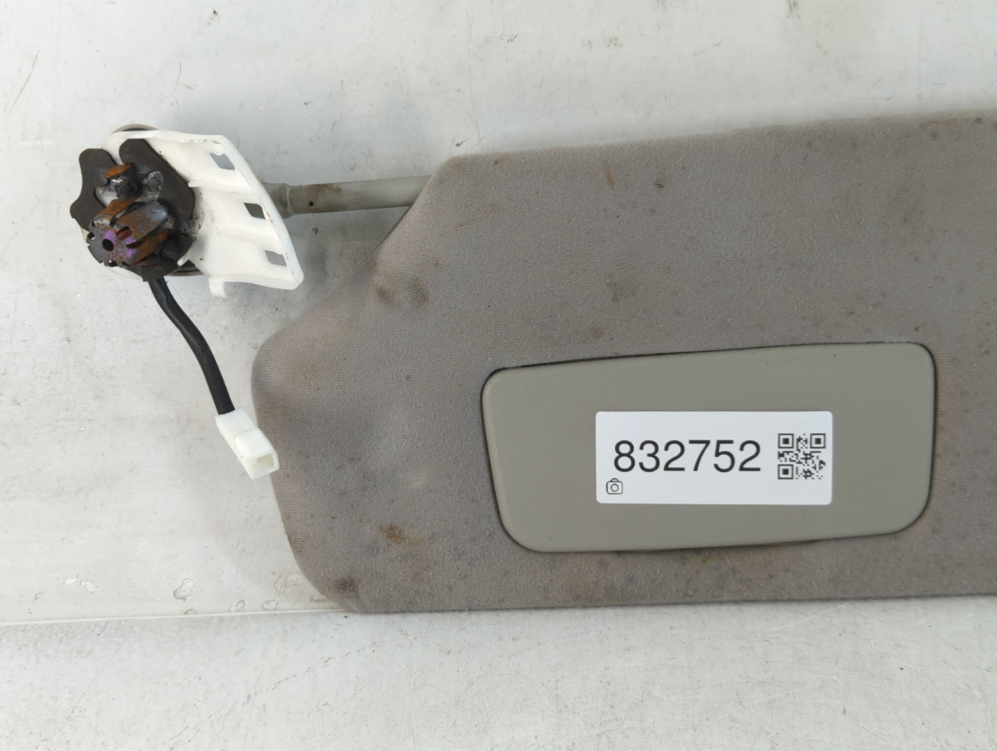 2011-2014 Toyota Sienna Sun Visor Shade Replacement Driver Left Mirror Fits Fits 2011 2012 2013 2014 OEM Used Auto Parts - O