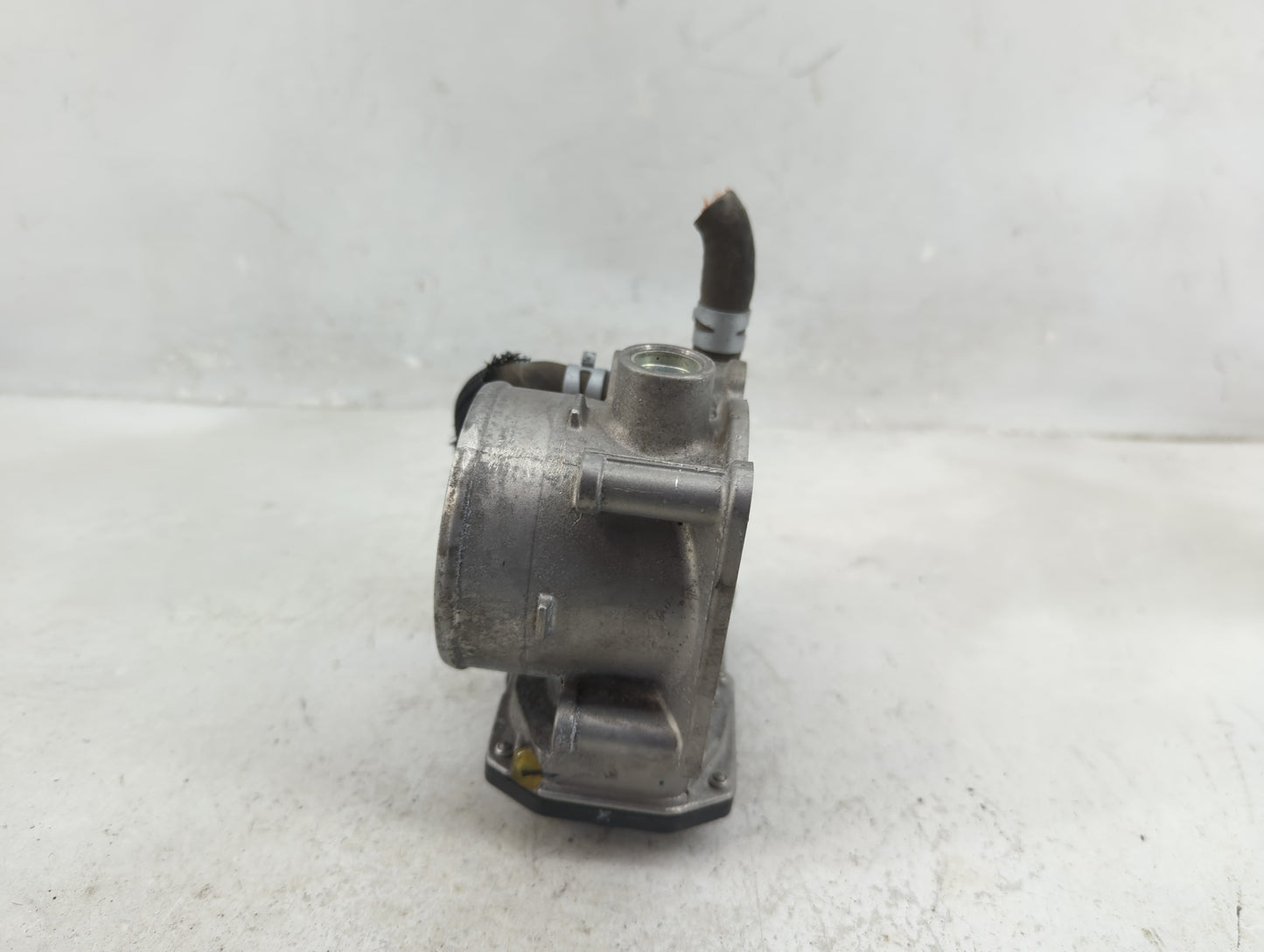 2005-2015 Toyota Tacoma Throttle Body P/N:22030-0P010 Fits Fits 2005 2006 2007 2008 2009 2010 2011 2012 2013 2014 2015 OEM U