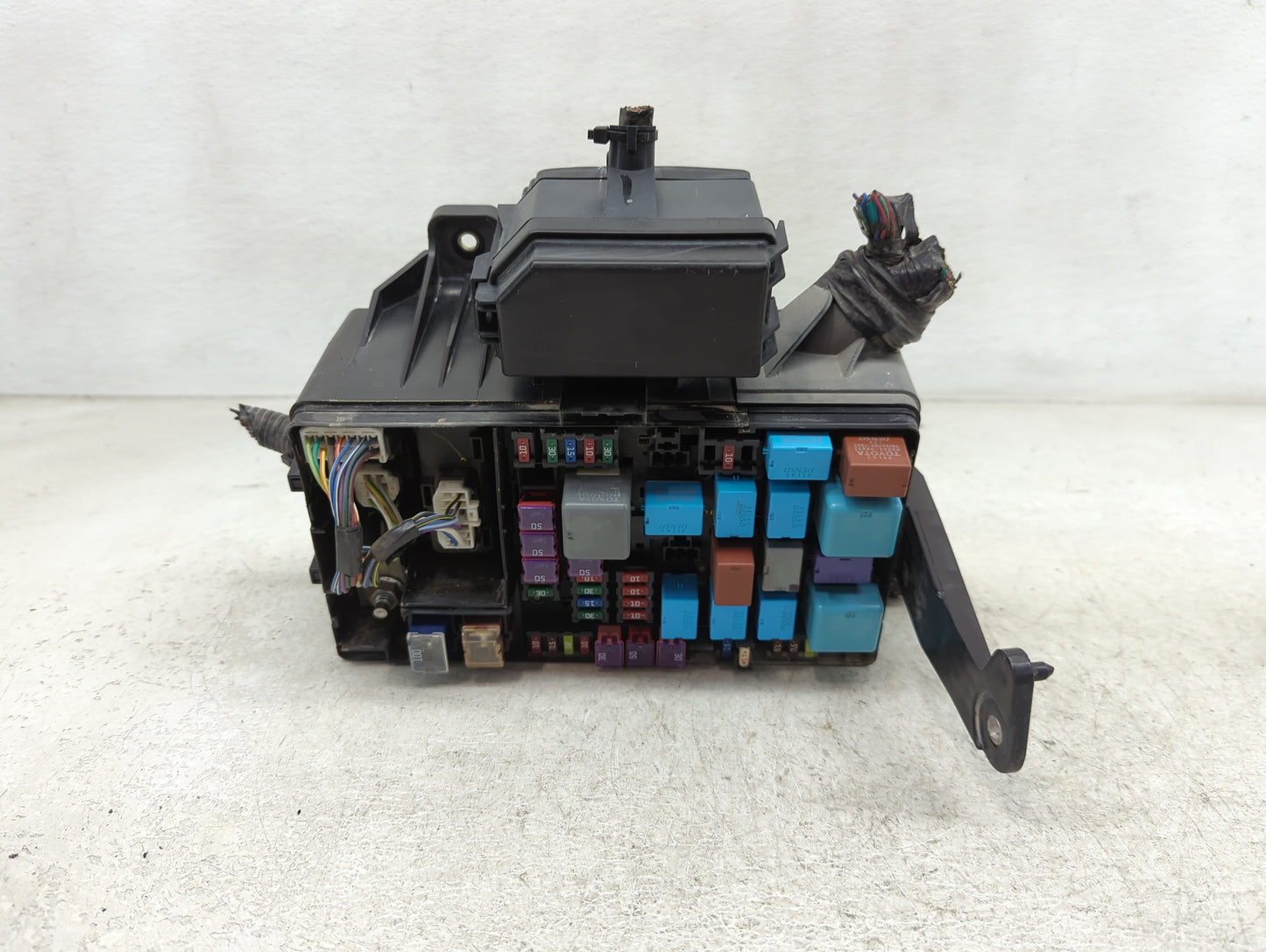 2013-2015 Toyota Tacoma Fusebox Fuse Box Panel Relay Module P/N:TMB-36 Fits Fits 2013 2014 2015 OEM Used Auto Parts - Oemuse