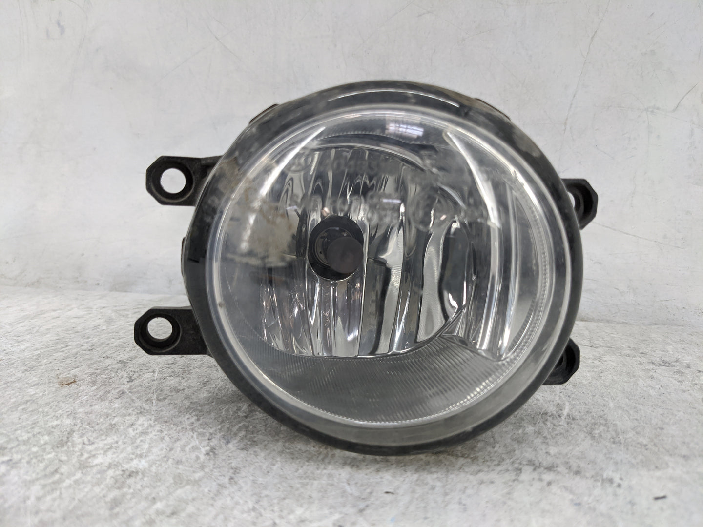 2012-2021 Toyota Tacoma Passenger Right Oem Fog Light Lamp - Oemusedautoparts1.com