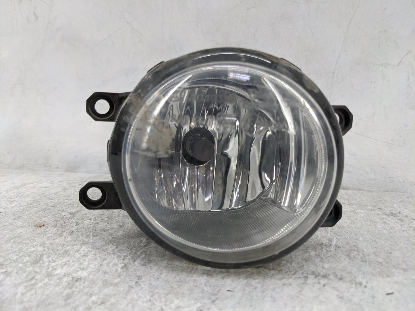 2012-2021 Toyota Tacoma Passenger Right Oem Fog Light Lamp - Oemusedautoparts1.com
