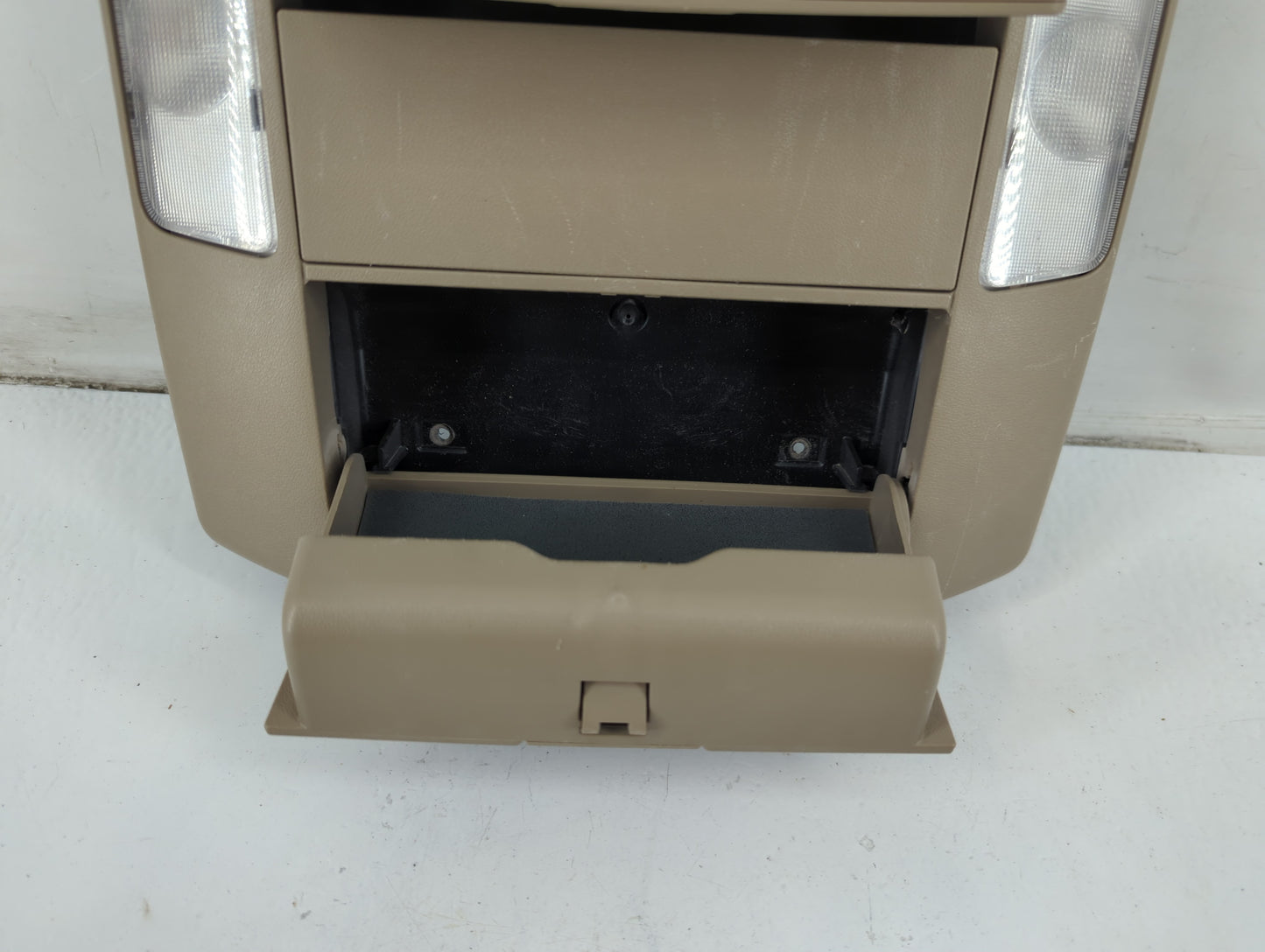 2013 Toyota Tundra Overhead Roof Console - Oemusedautoparts1.com