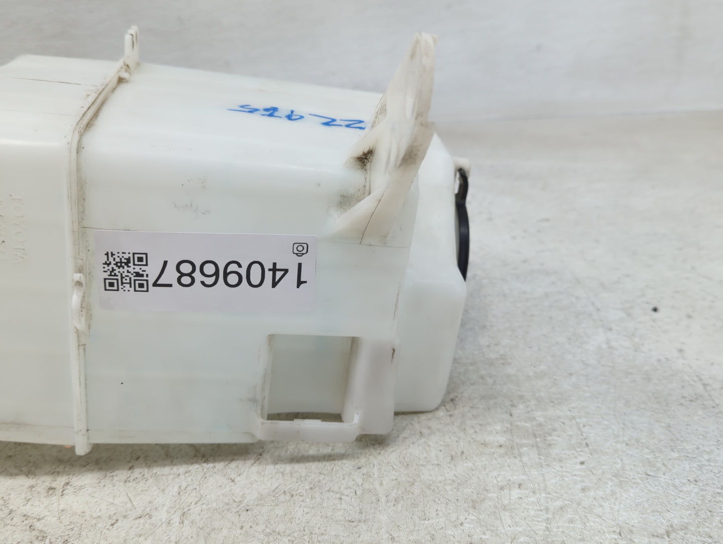 2007-2021 Toyota Tundra Windshield Washer Fluid Reservoir Bottle Oem - Oemusedautoparts1.com