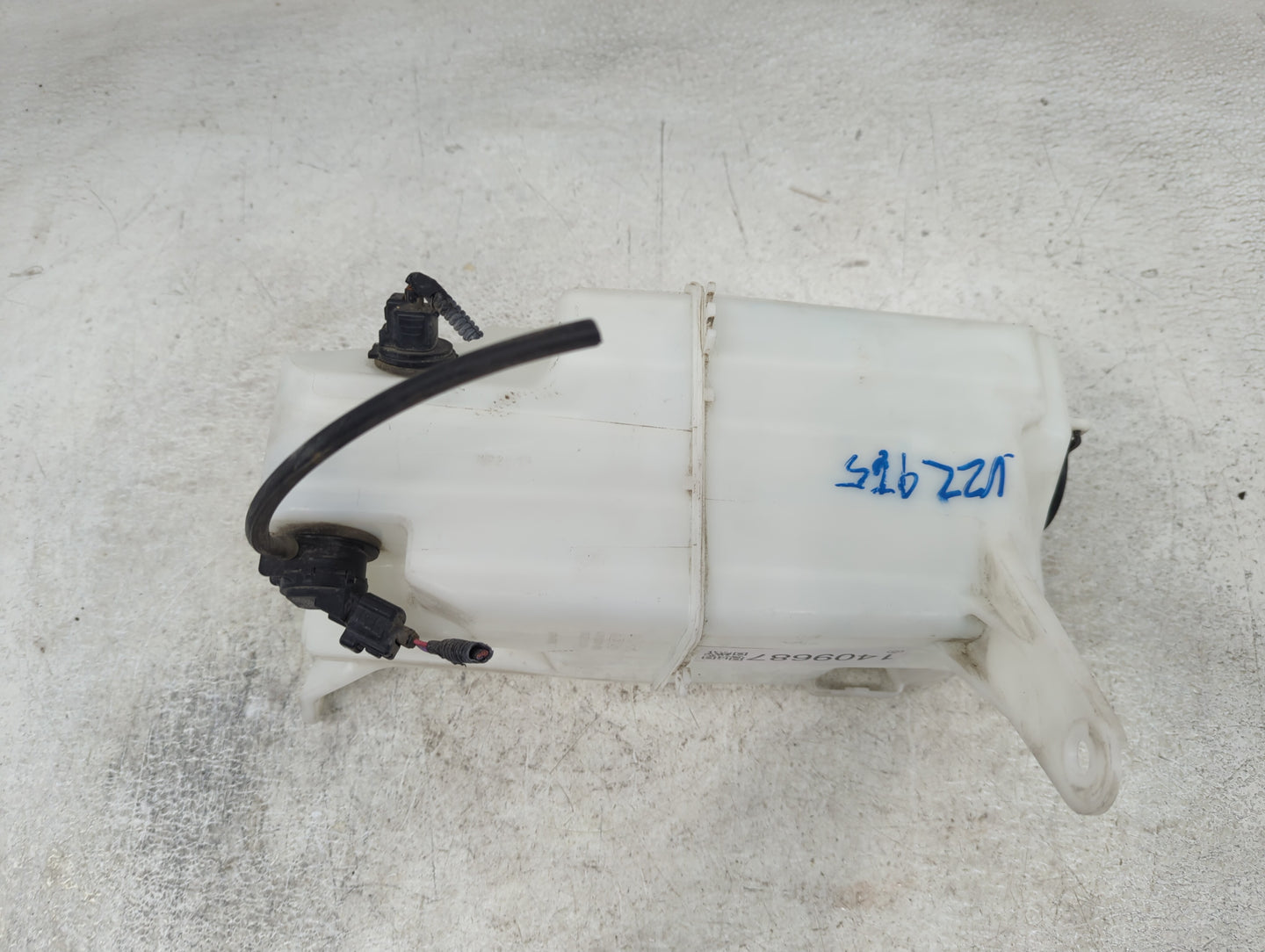 2007-2021 Toyota Tundra Windshield Washer Fluid Reservoir Bottle Oem - Oemusedautoparts1.com