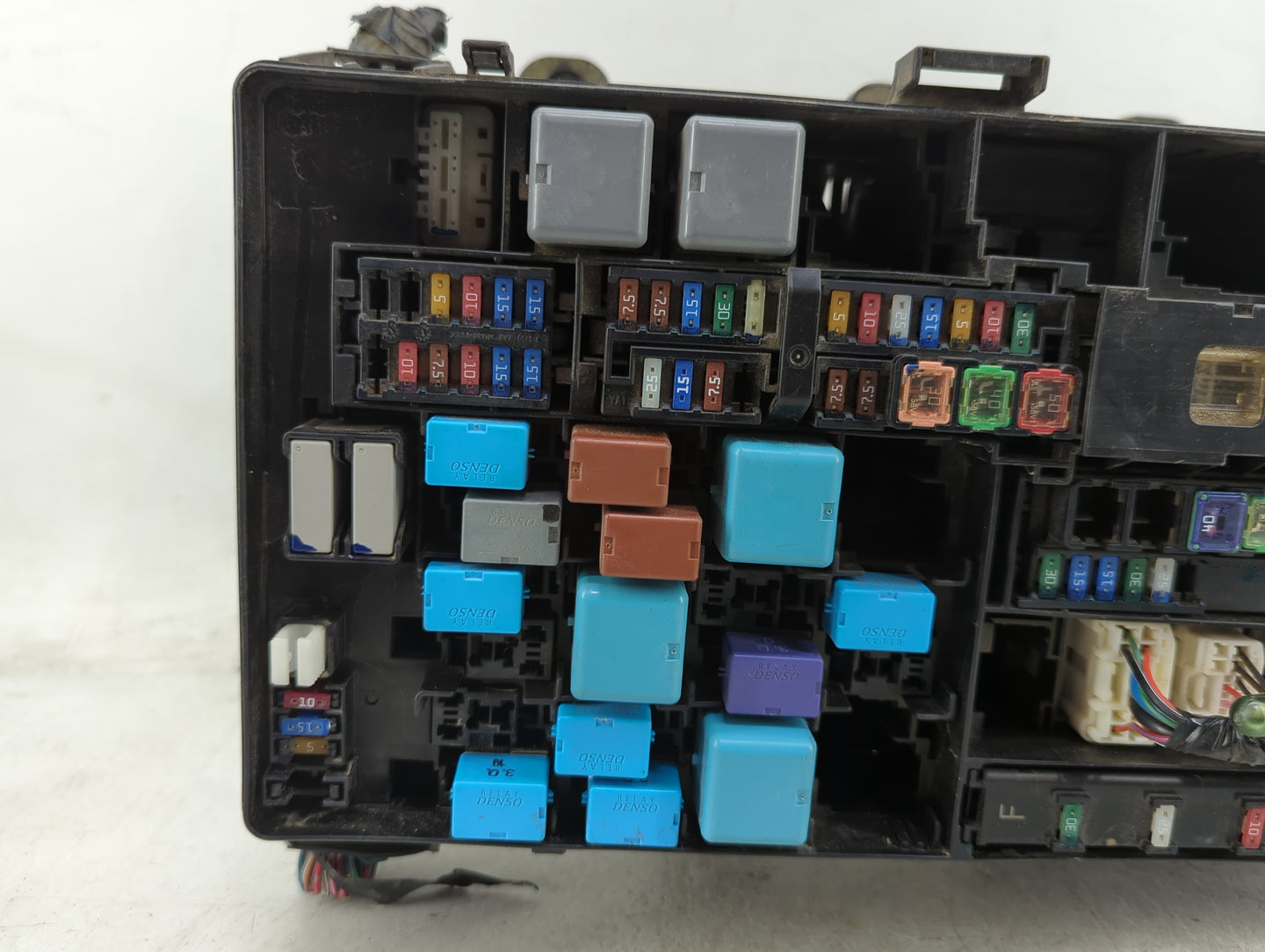 2012-2013 Toyota Tundra Fusebox Fuse Box Panel Relay Module P/N:82661-0C252 Fits Fits 2012 2013 OEM Used Auto Parts - Oemuse